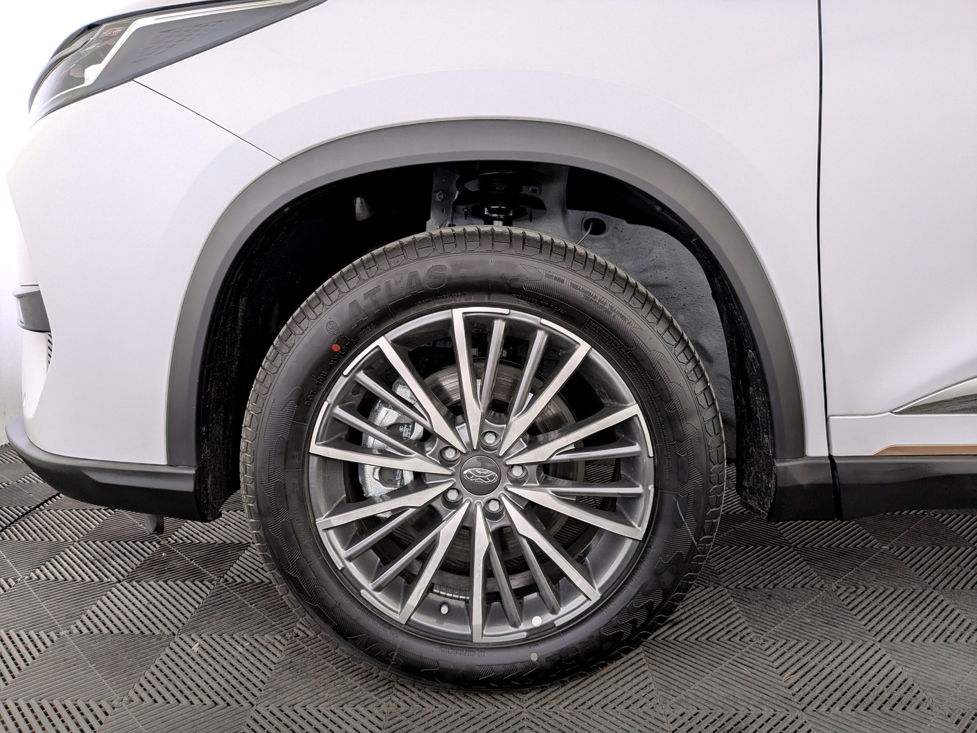 Фото Lada X-Cross 8 Enjoy 1.6T/150 7RT 5W 4WD