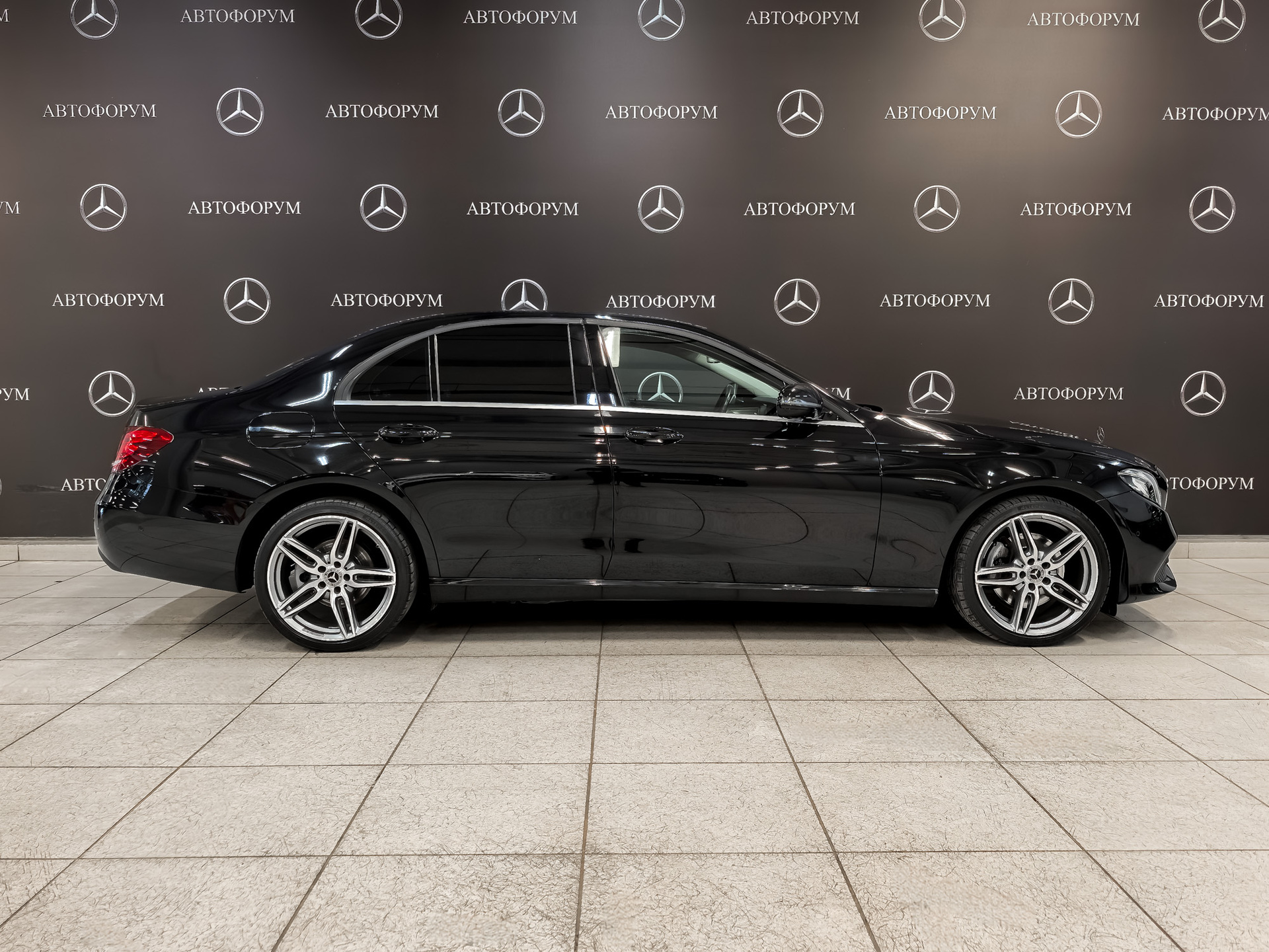 MERCEDES-BENZ E-Класс 2.00 (197 л.с), автомат, 2019, пробег 128 176 км
