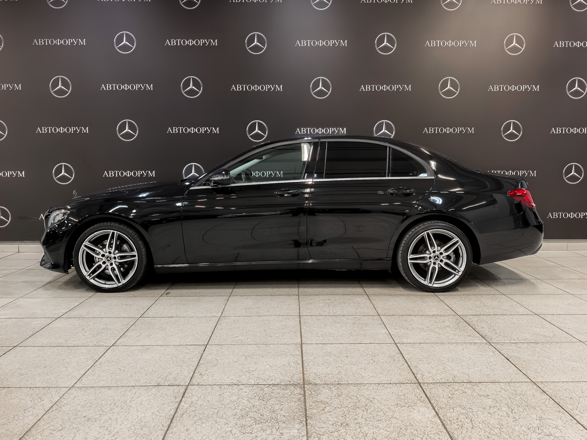 MERCEDES-BENZ E-Класс 2.00 (197 л.с), автомат, 2019, пробег 128 176 км