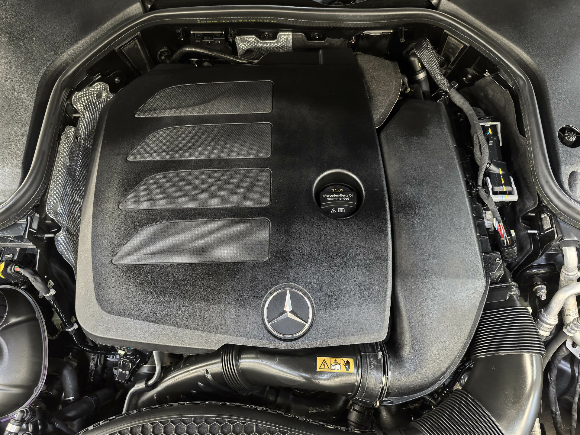 MERCEDES-BENZ E-Класс 2.00 (197 л.с), автомат, 2019, пробег 128 176 км