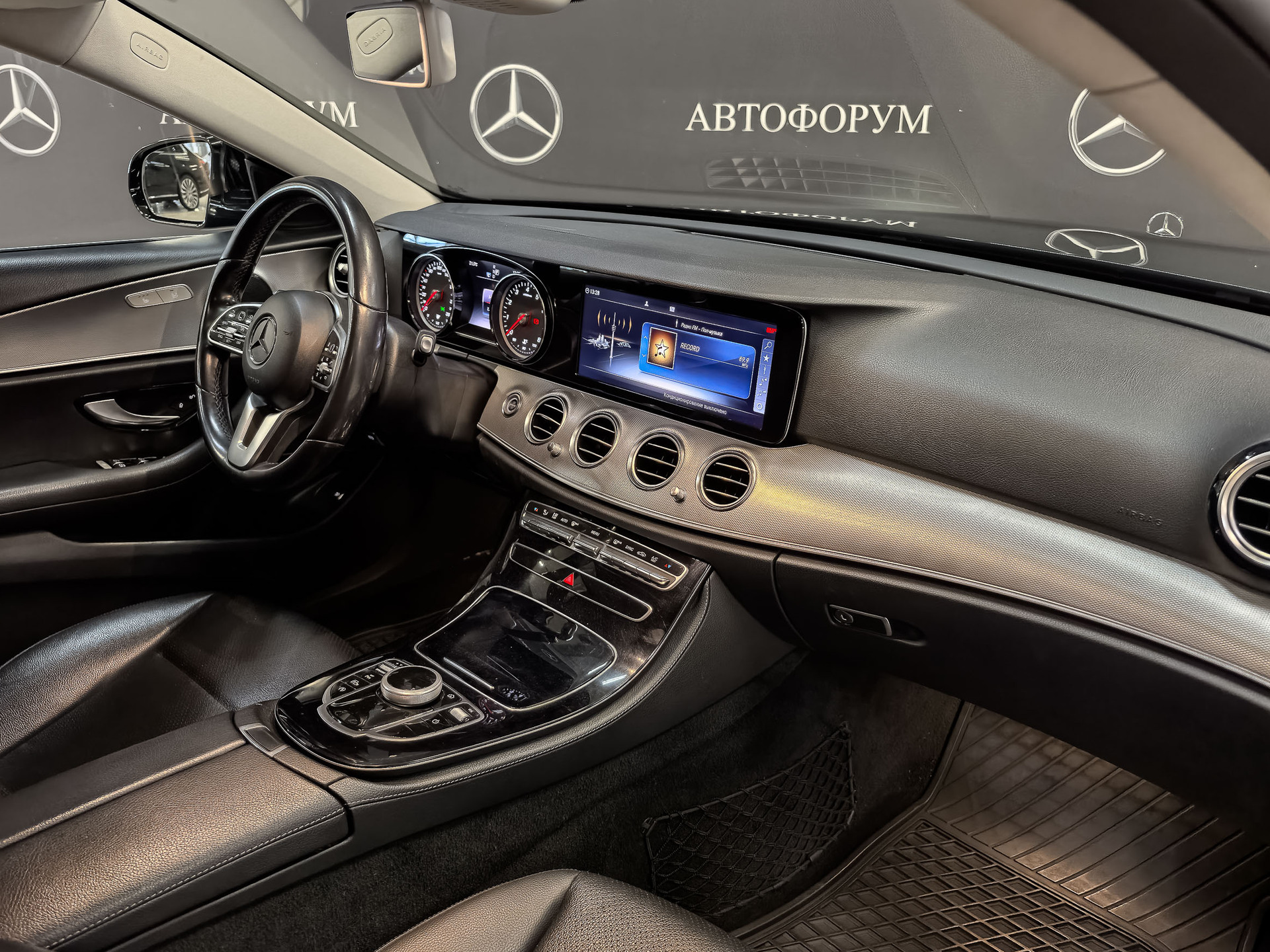 MERCEDES-BENZ E-Класс 2.00 (197 л.с), автомат, 2019, пробег 128 176 км