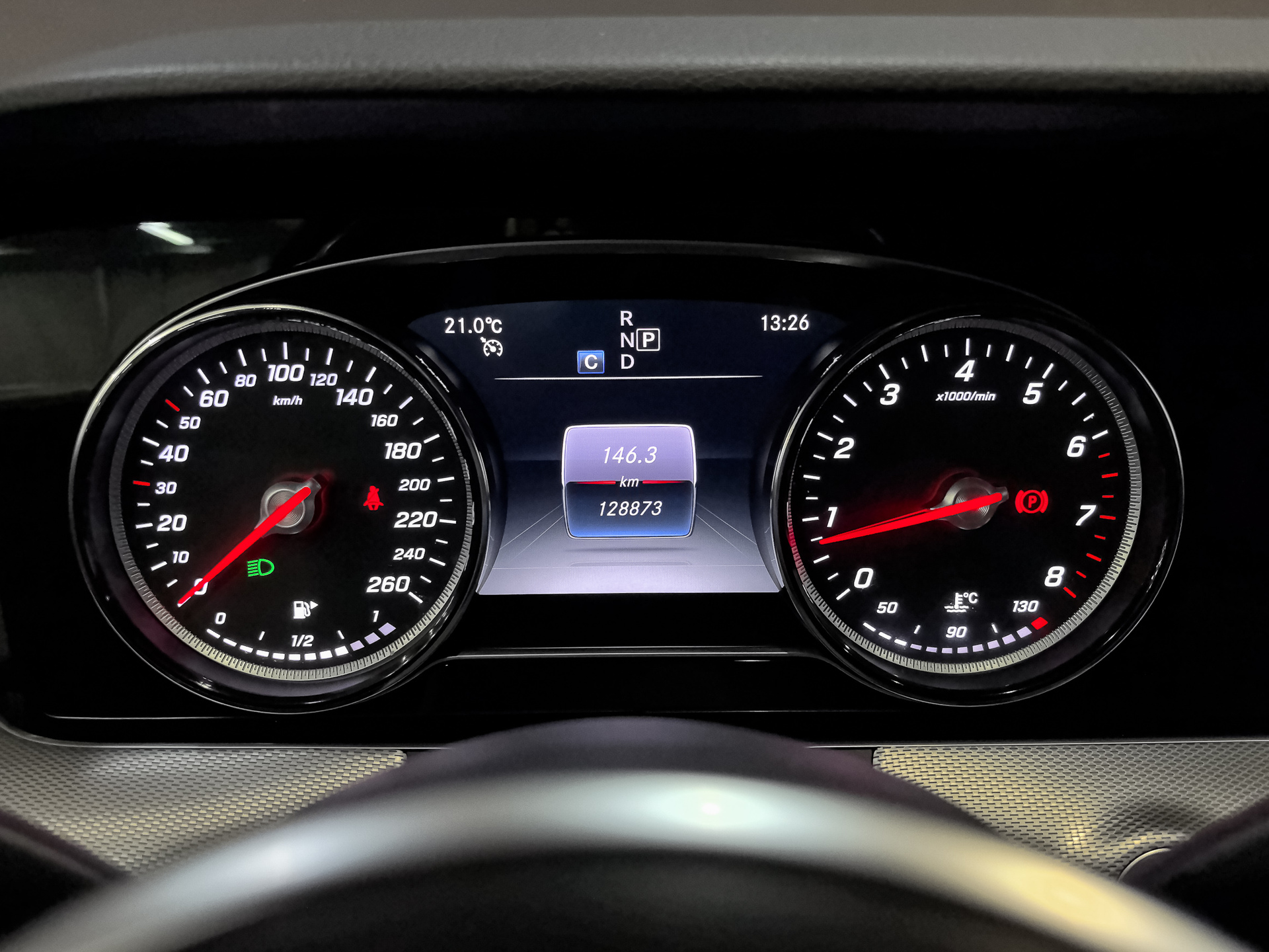 MERCEDES-BENZ E-Класс 2.00 (197 л.с), автомат, 2019, пробег 128 176 км