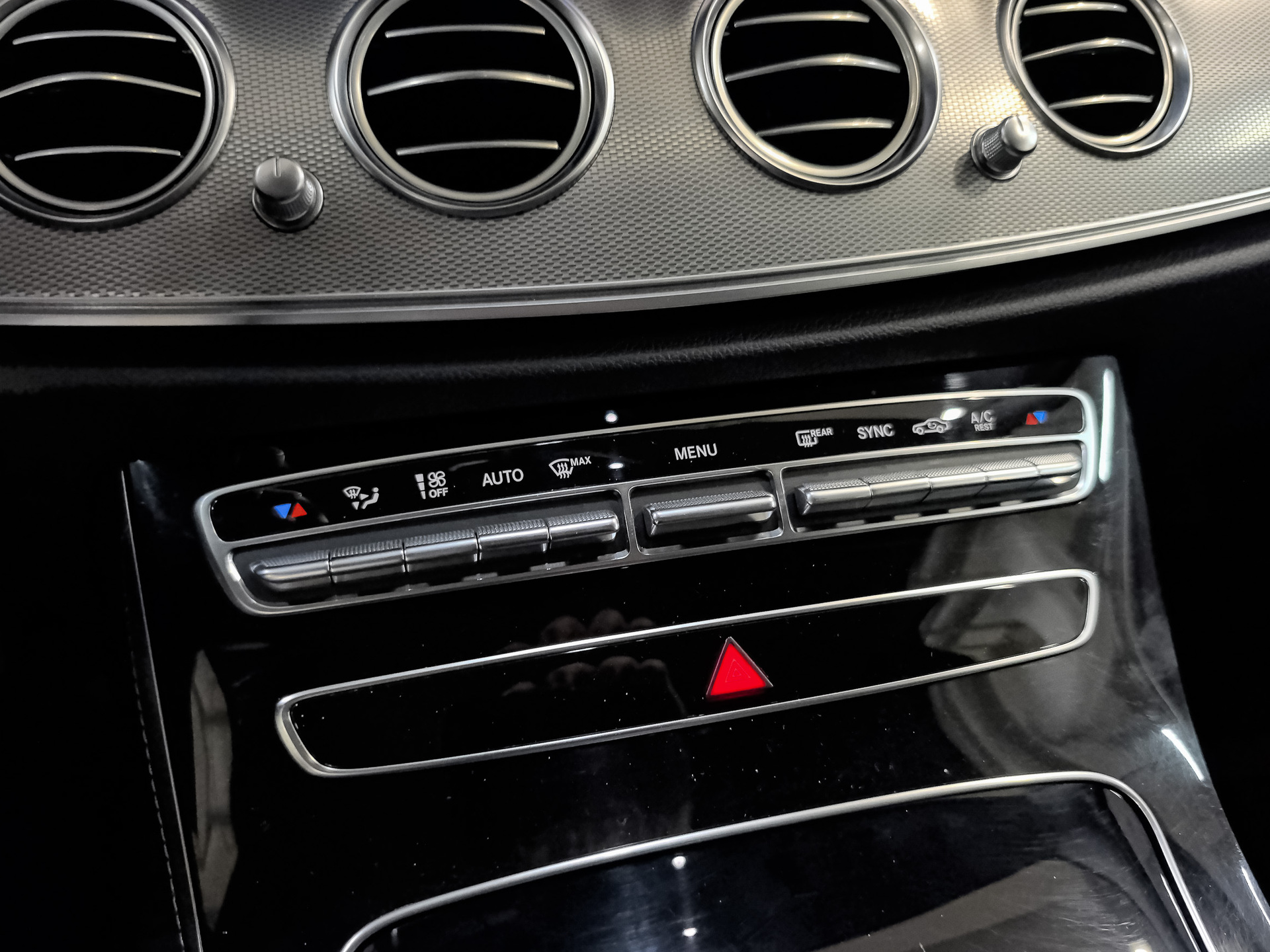 MERCEDES-BENZ E-Класс 2.00 (197 л.с), автомат, 2019, пробег 128 176 км