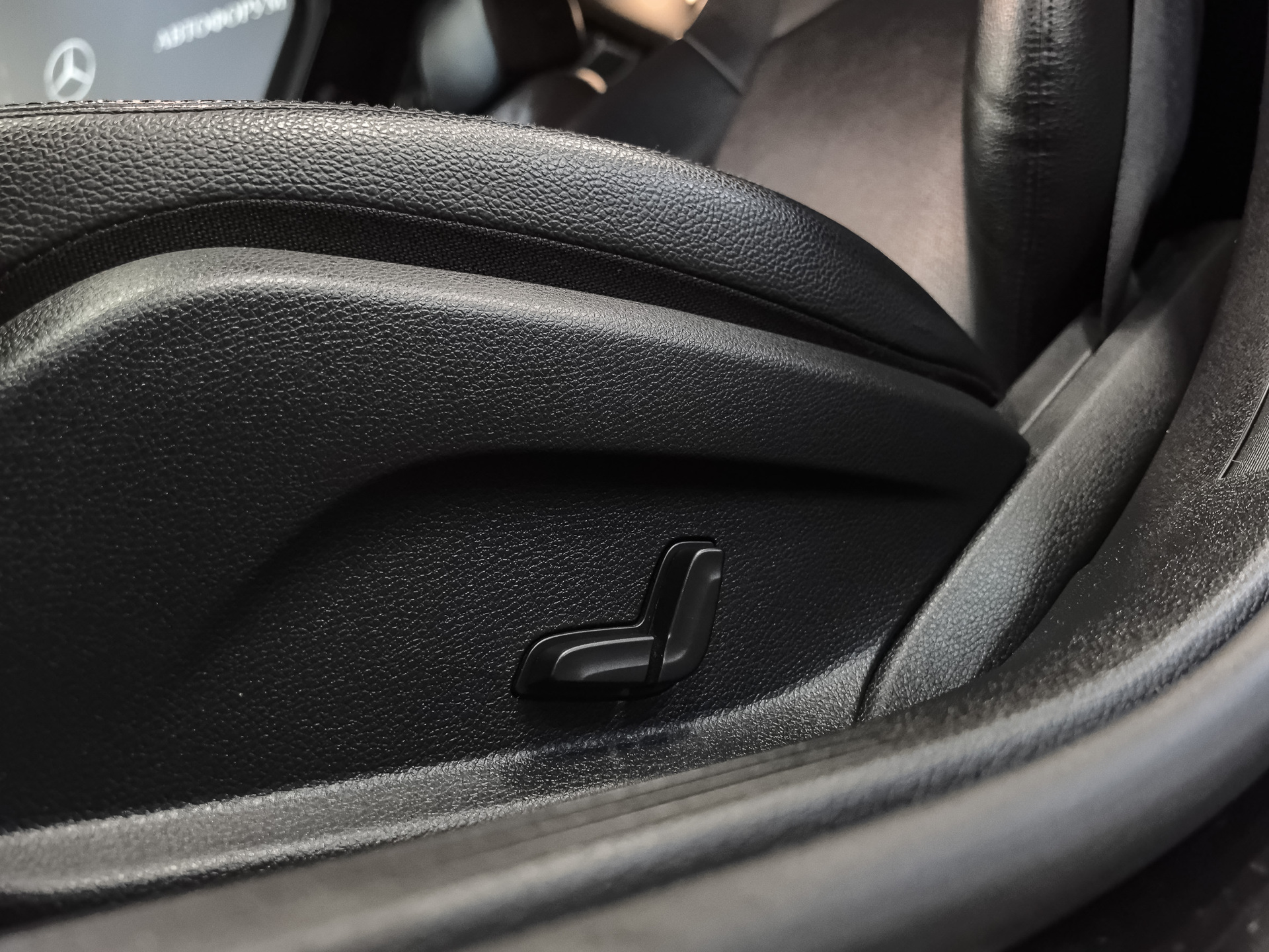MERCEDES-BENZ E-Класс 2.00 (197 л.с), автомат, 2019, пробег 128 176 км