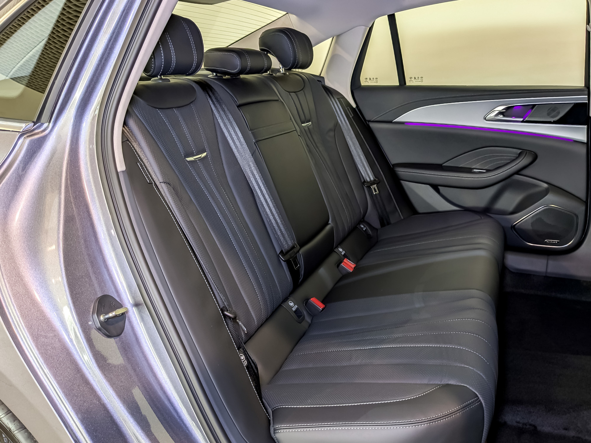 Фото Hongqi H5 Deluxe 2.0T/218 8AT 4D