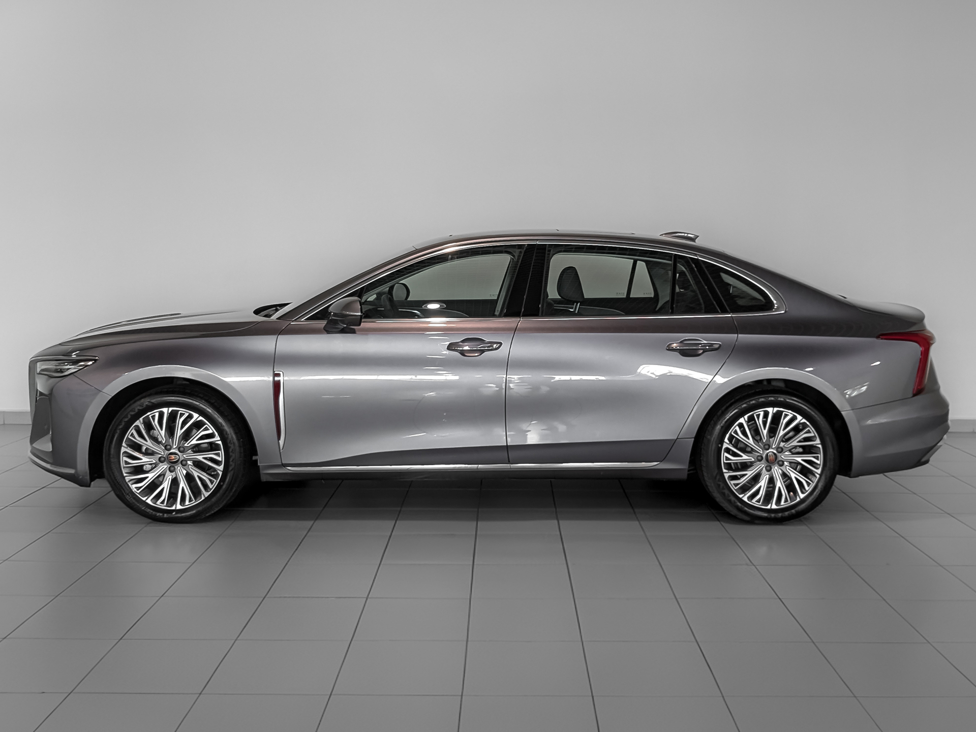 Фото Hongqi H5 Deluxe 2.0T/218 8AT 4D
