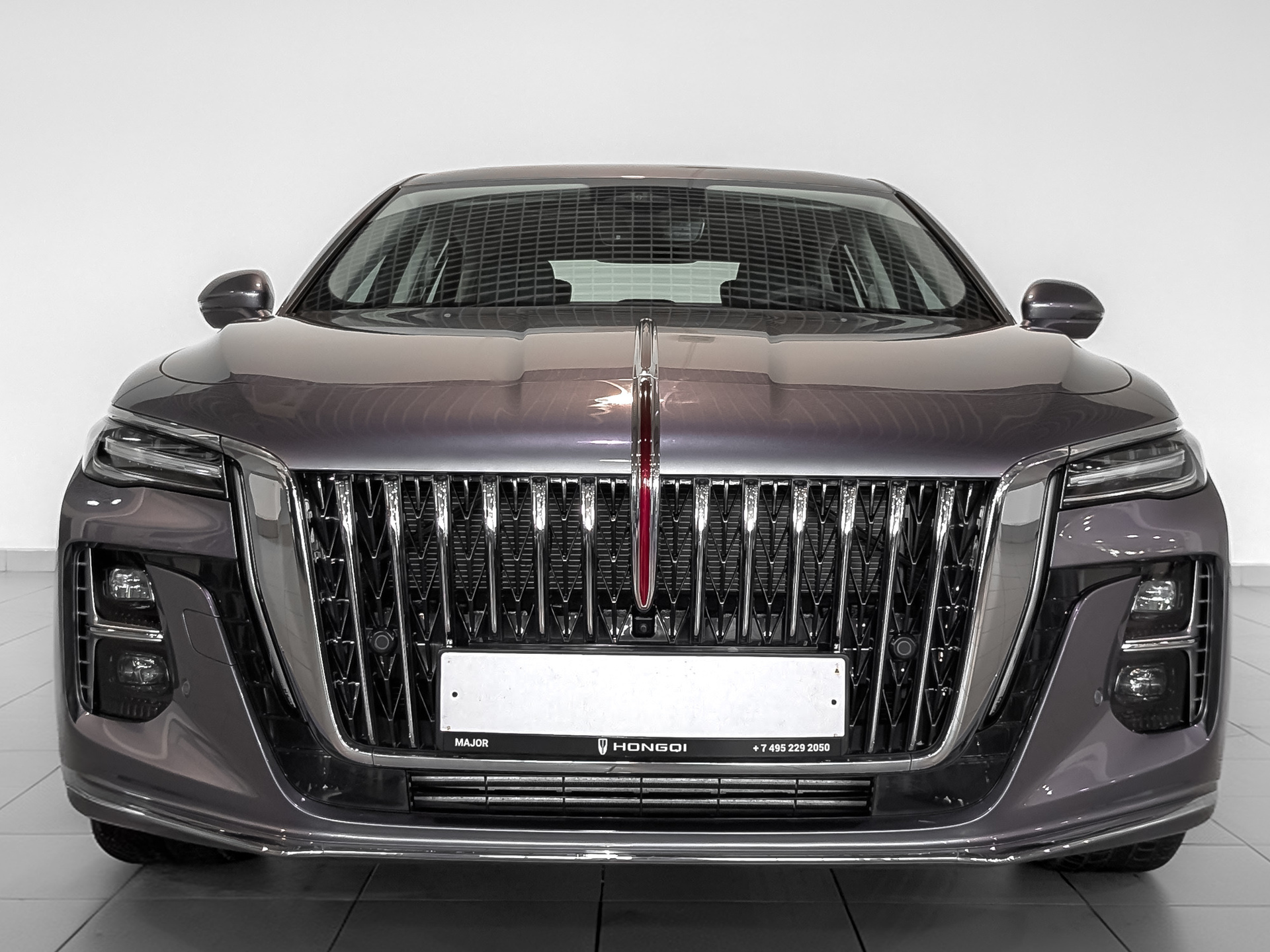 Фото Hongqi H5 Deluxe 2.0T/218 8AT 4D