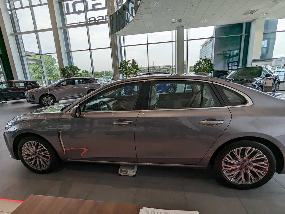 Hongqi H5 Deluxe 2.0T/218 8AT 4D