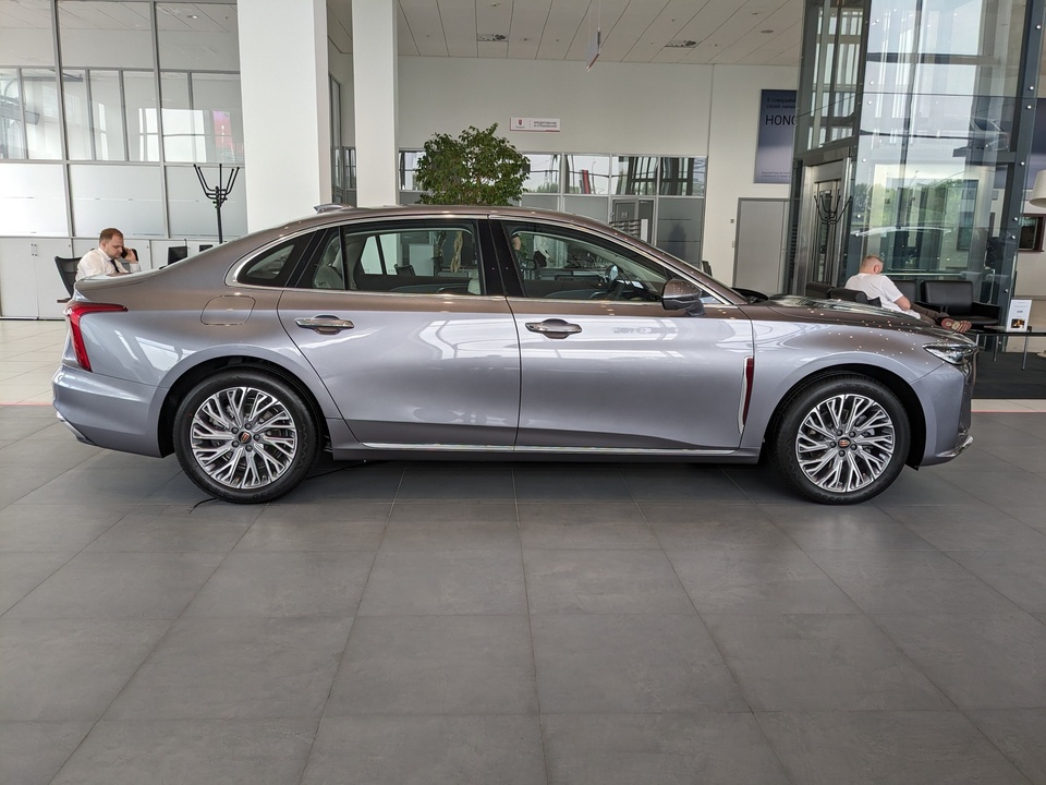 Hongqi H5 Deluxe 2.0T/218 8AT 4D