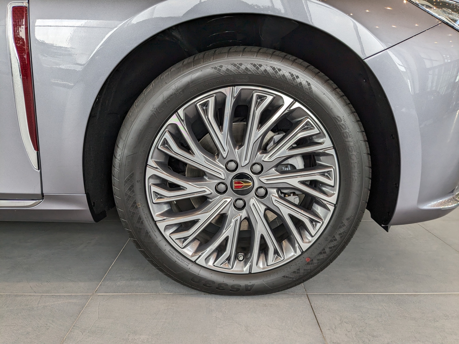 Фото Hongqi H5 Deluxe 2.0T/218 8AT 4D