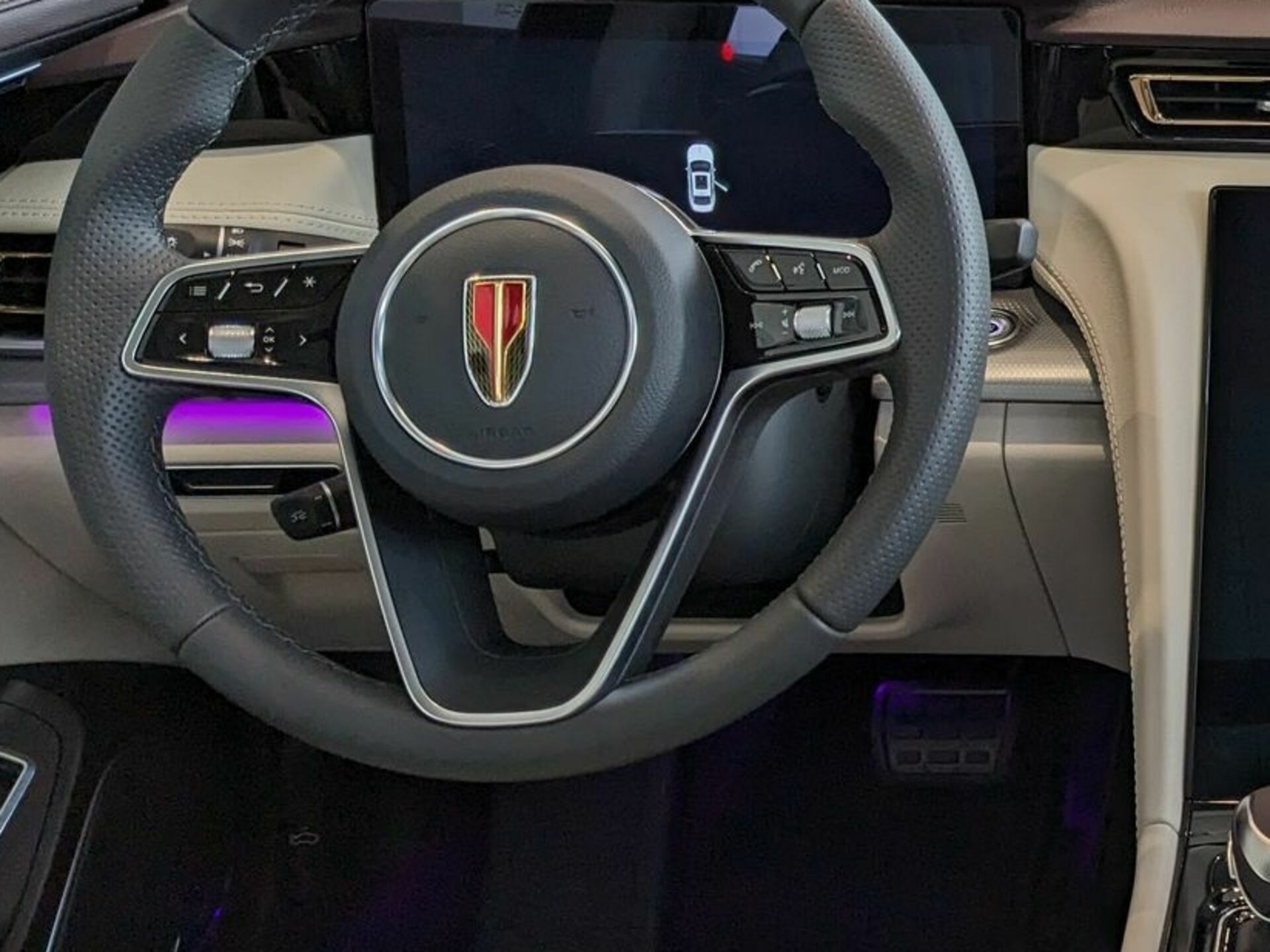 Фото Hongqi H5 Deluxe 2.0T/218 8AT 4D