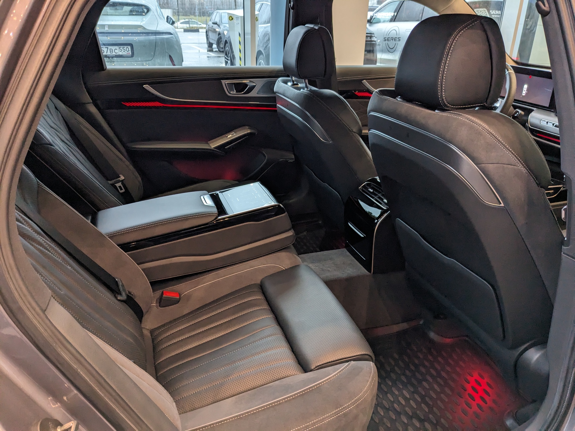 Фото Hongqi H9 FL Deluxe 2.0T/245 7RT RWD