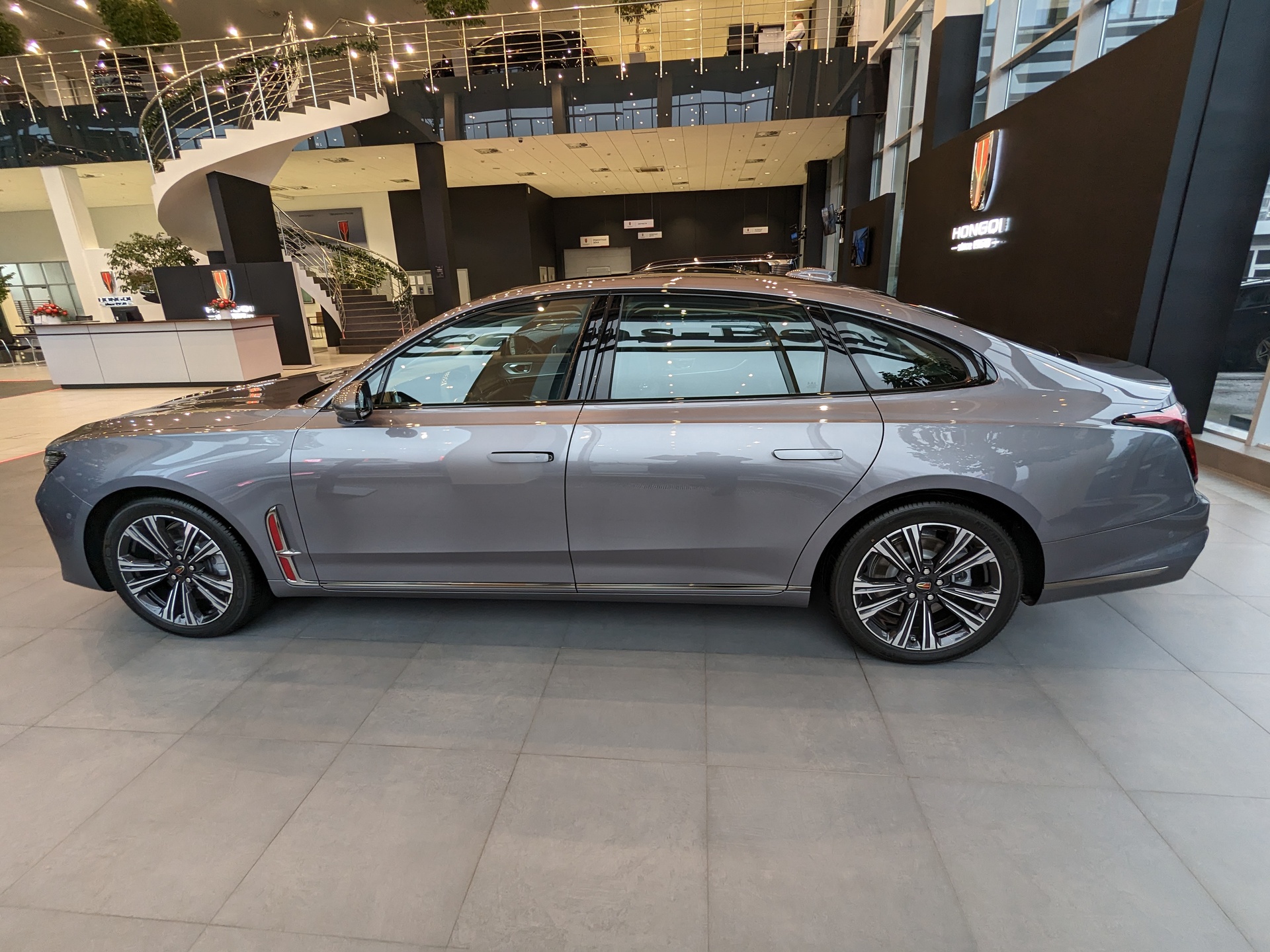 Фото Hongqi H9 FL Deluxe 2.0T/245 7RT RWD
