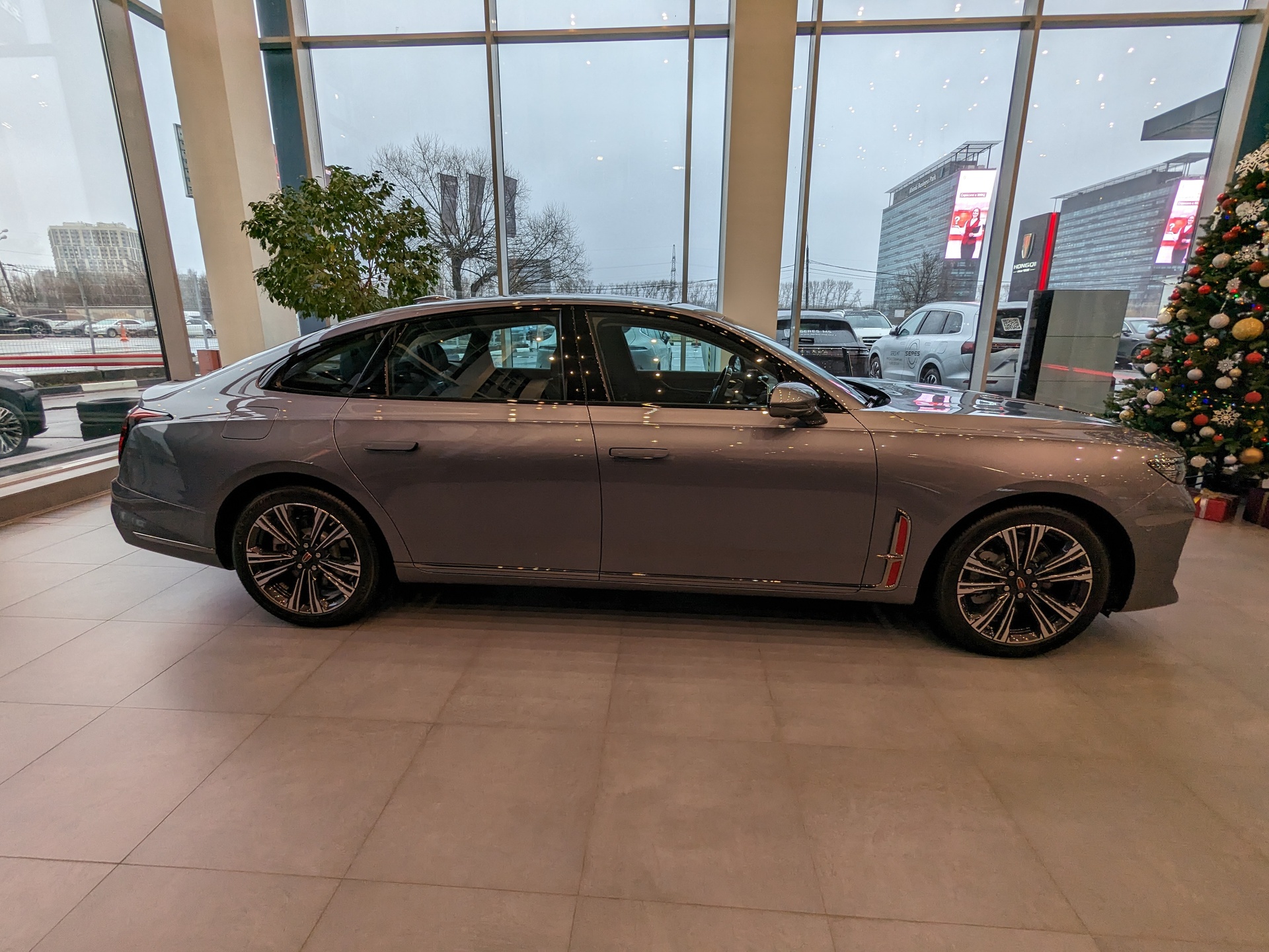 Фото Hongqi H9 FL Deluxe 2.0T/245 7RT RWD