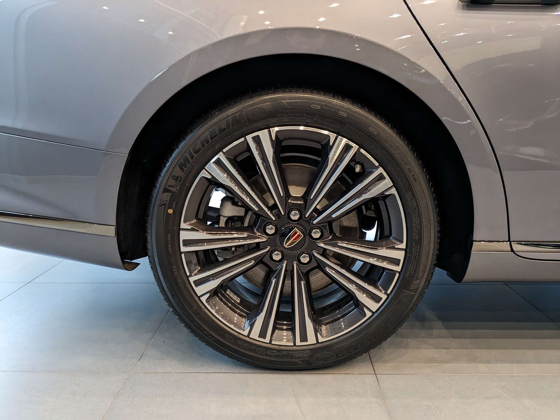 Фото Hongqi H9 FL Deluxe 2.0T/245 7RT RWD