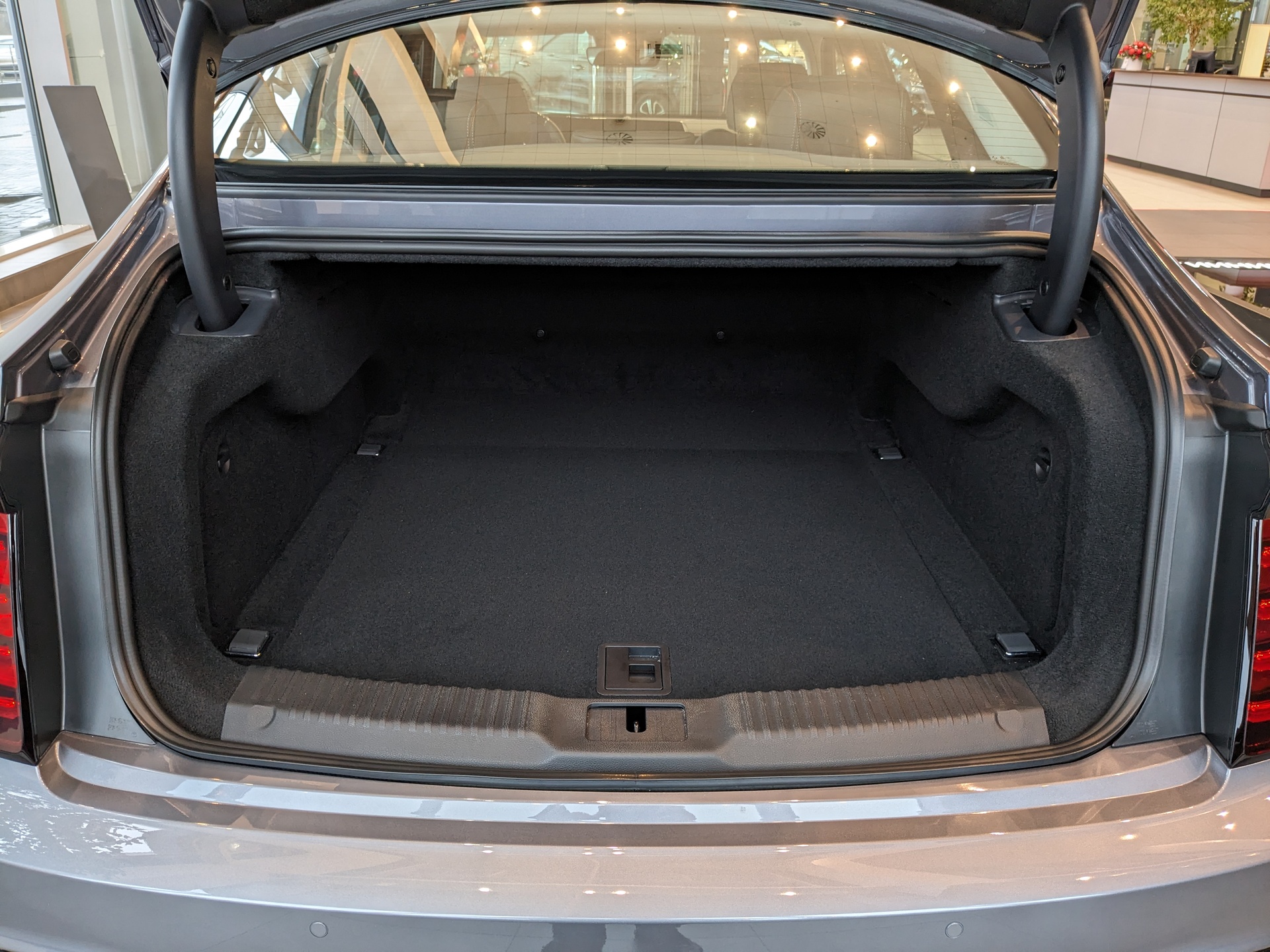 Фото Hongqi H9 FL Deluxe 2.0T/245 7RT RWD