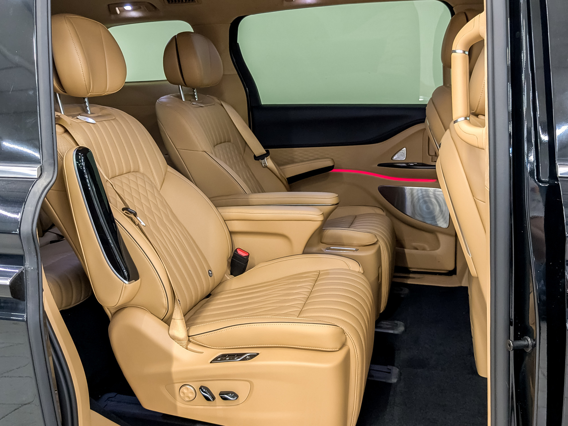 Фото Voyah Dream EVR 1.5ELH/170 43кВт 4WD