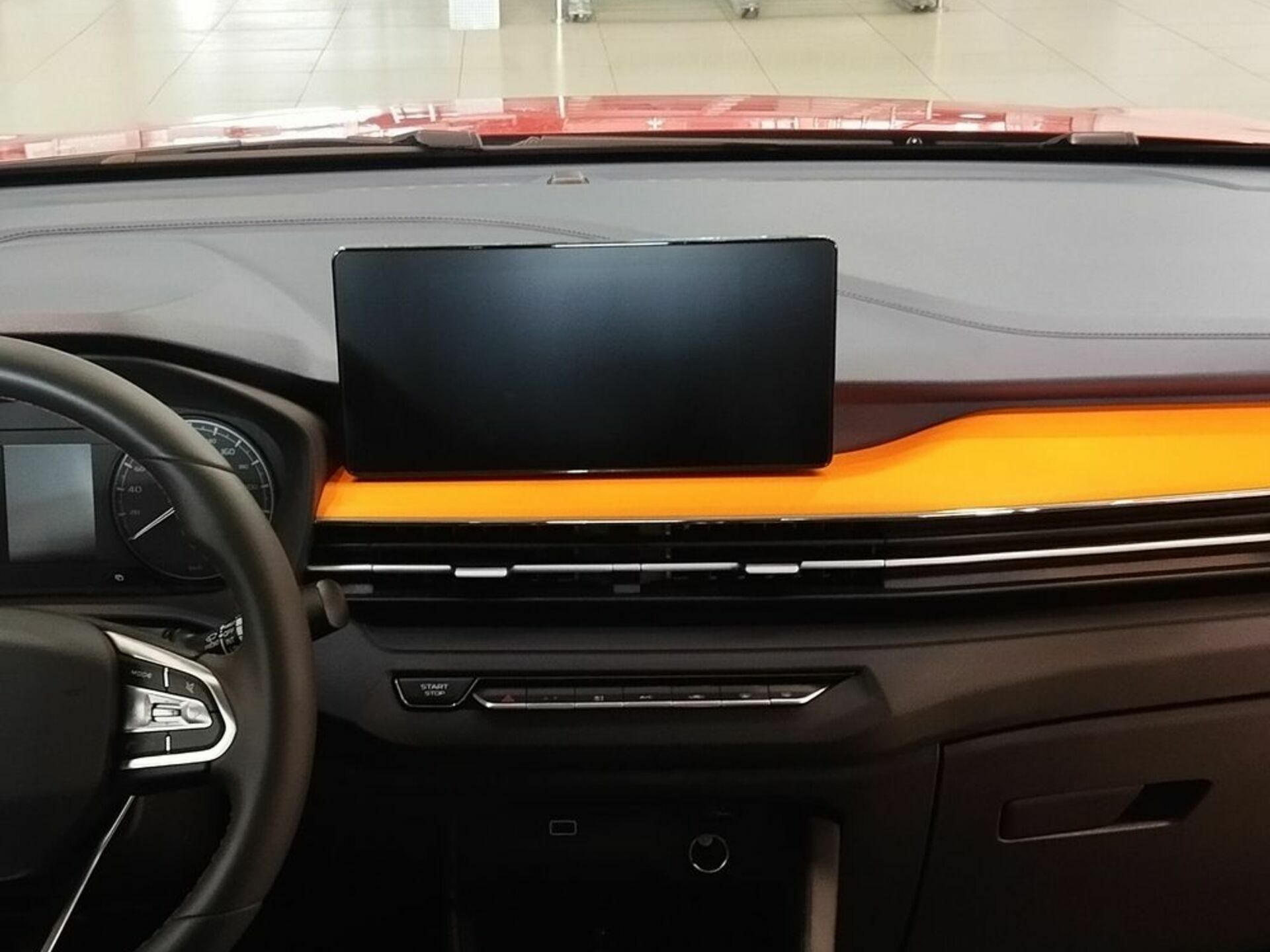 Фото Livan X3 Pro Luxury 1.5L/103 CVT 5D