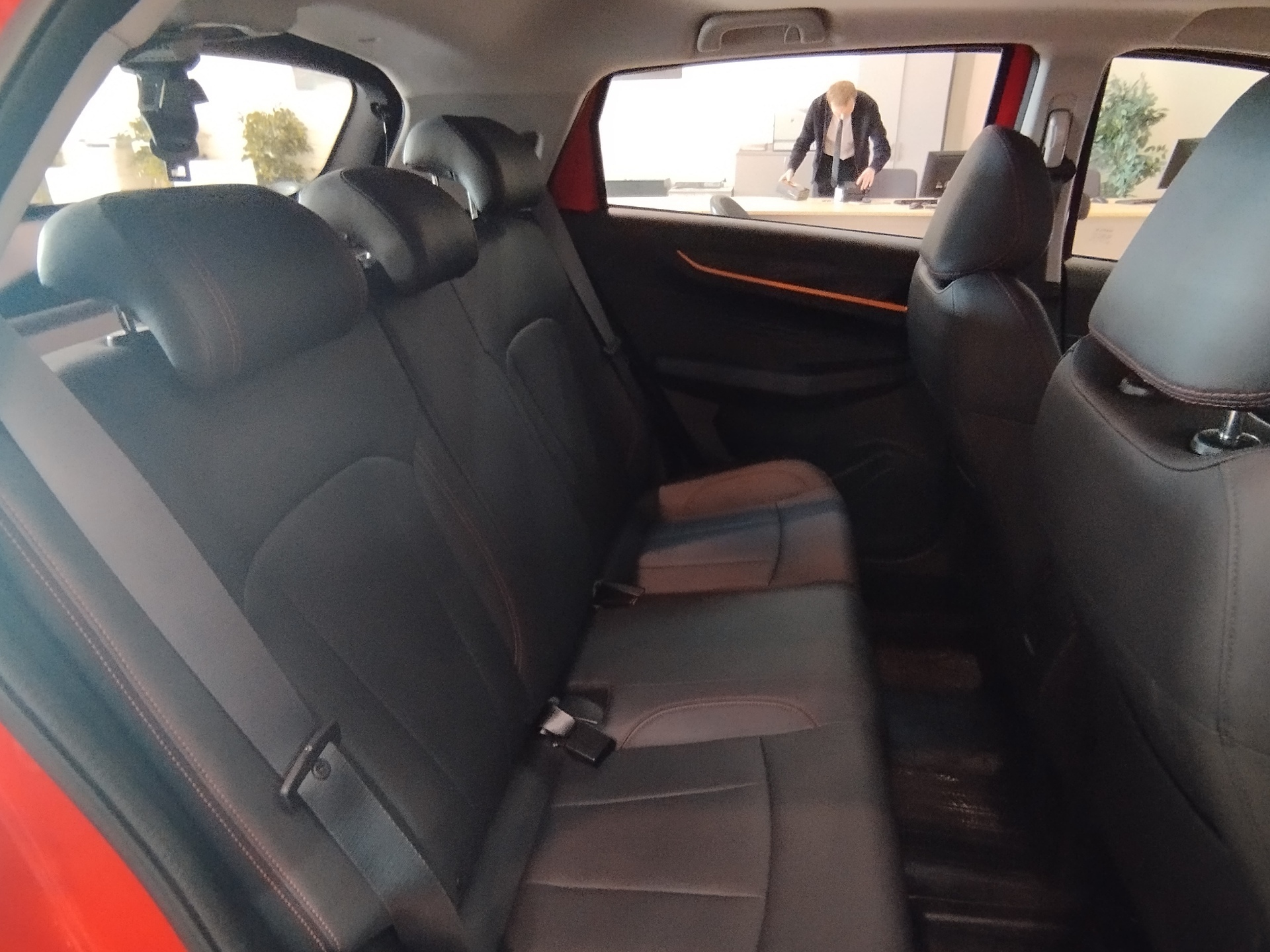 Фото Livan X3 Pro Luxury 1.5L/103 CVT 5D