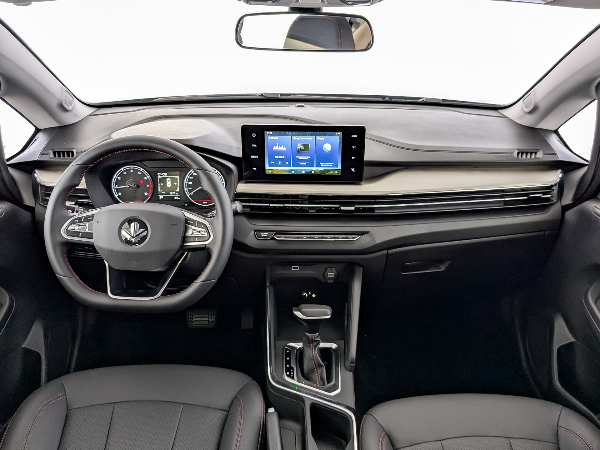 Фото Livan X3 Pro Luxury 1.5L/103 CVT 5D