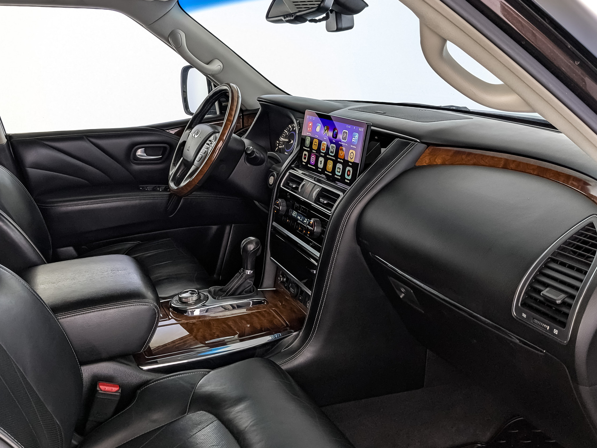 INFINITI QX80 5.60 (405 л.с), автомат, 2017, пробег 125 973 км