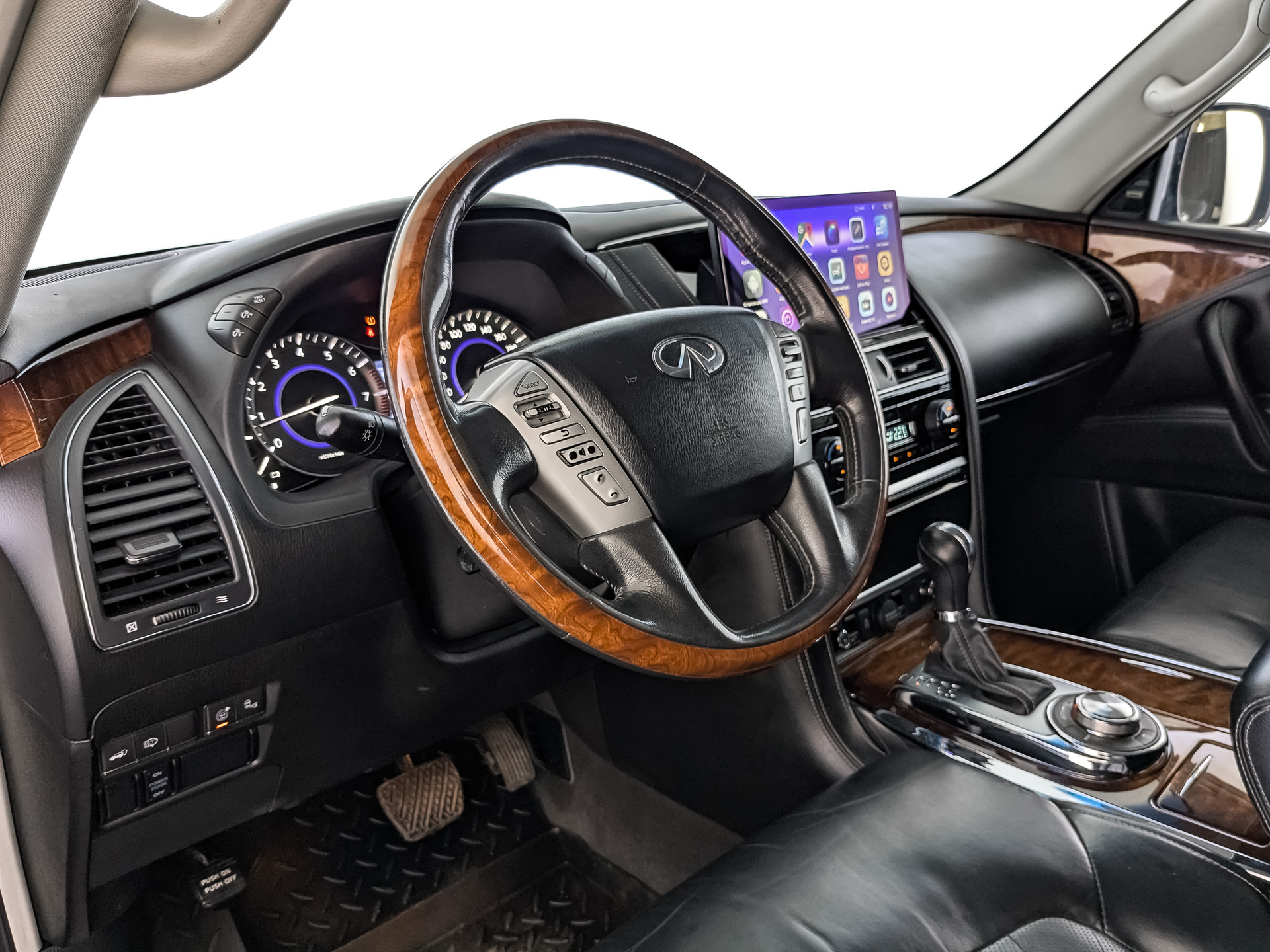 INFINITI QX80 5.60 (405 л.с), автомат, 2017, пробег 125 973 км