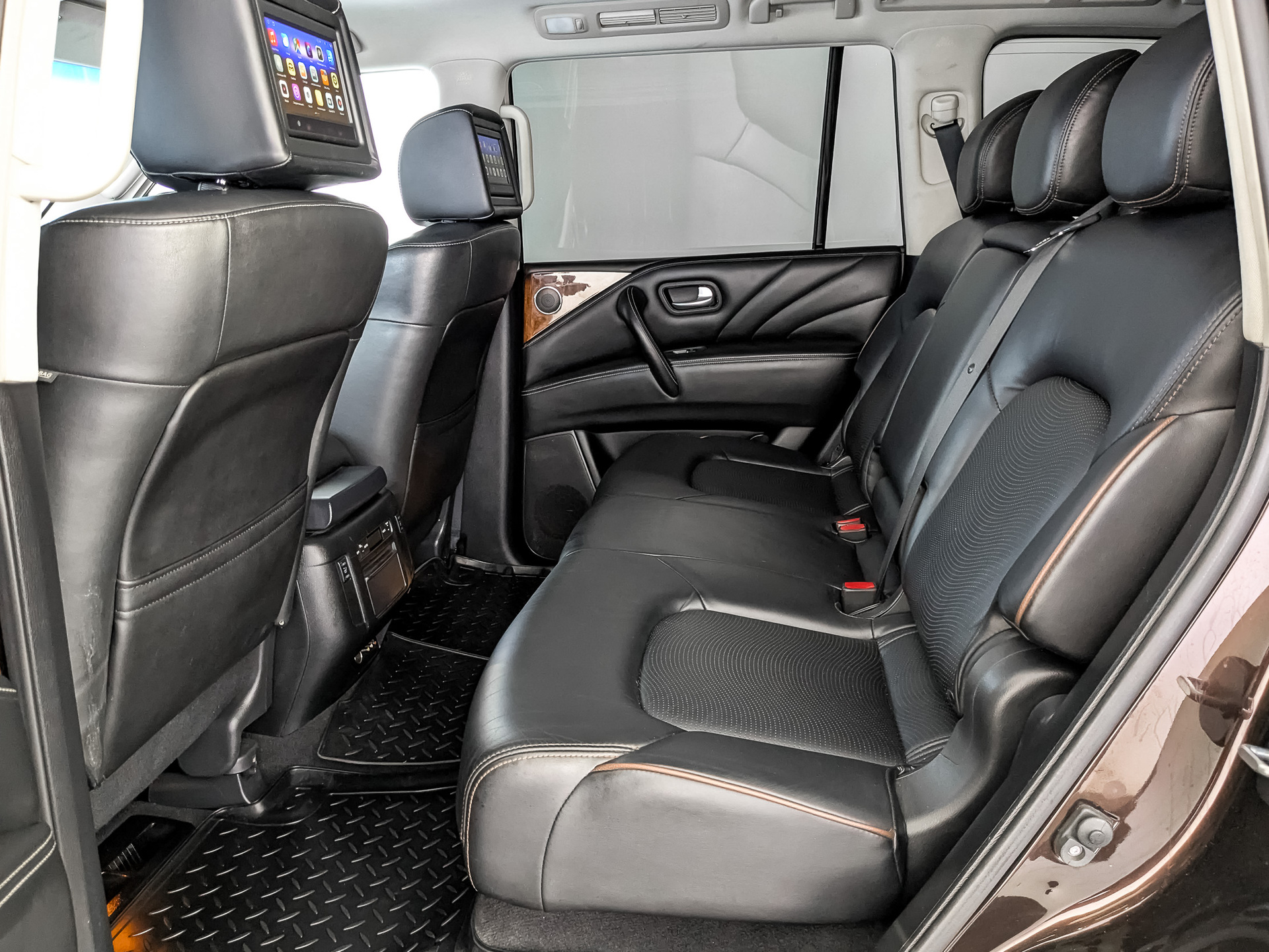 INFINITI QX80 5.60 (405 л.с), автомат, 2017, пробег 125 973 км