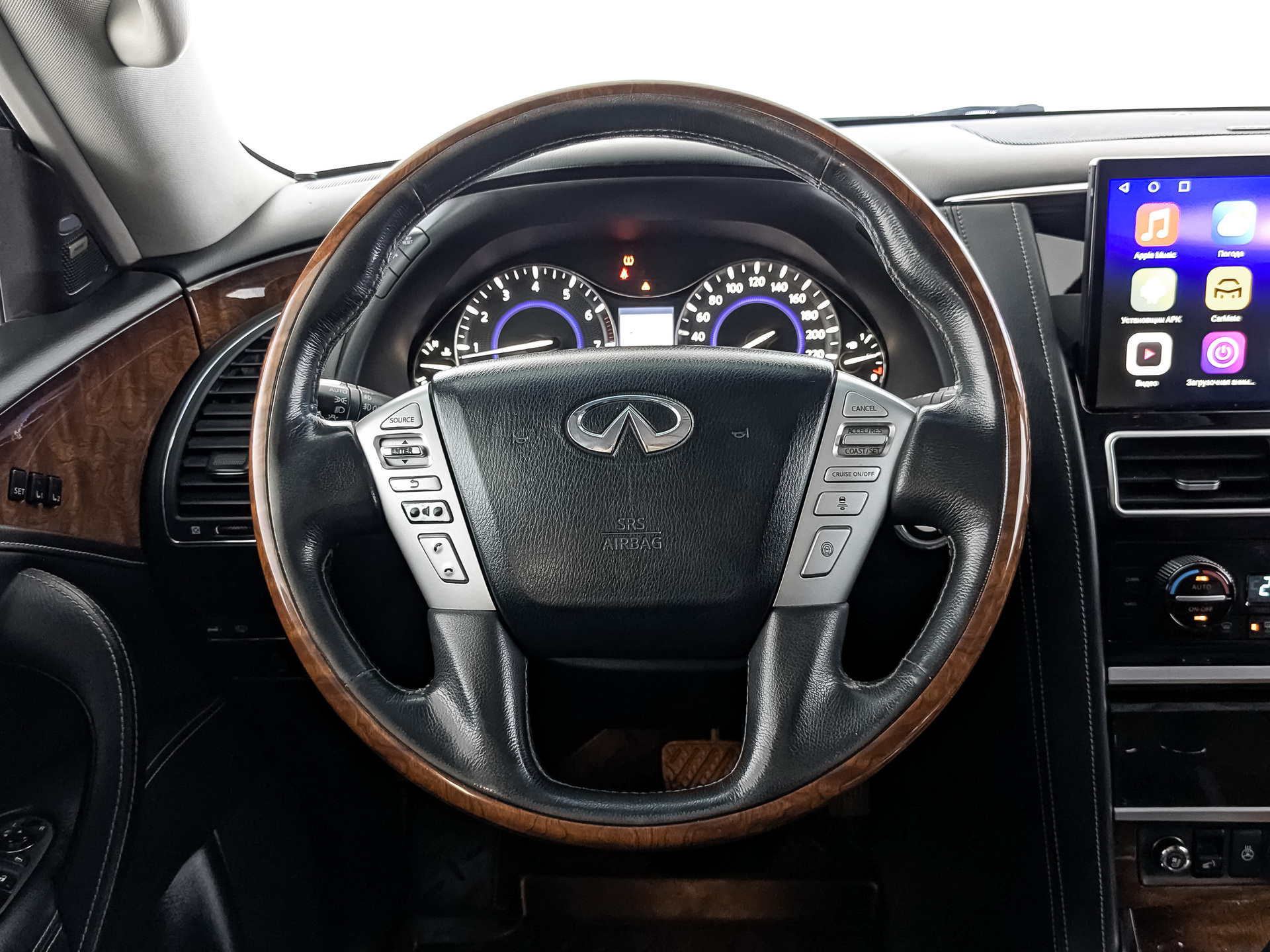 INFINITI QX80 5.60 (405 л.с), автомат, 2017, пробег 125 973 км