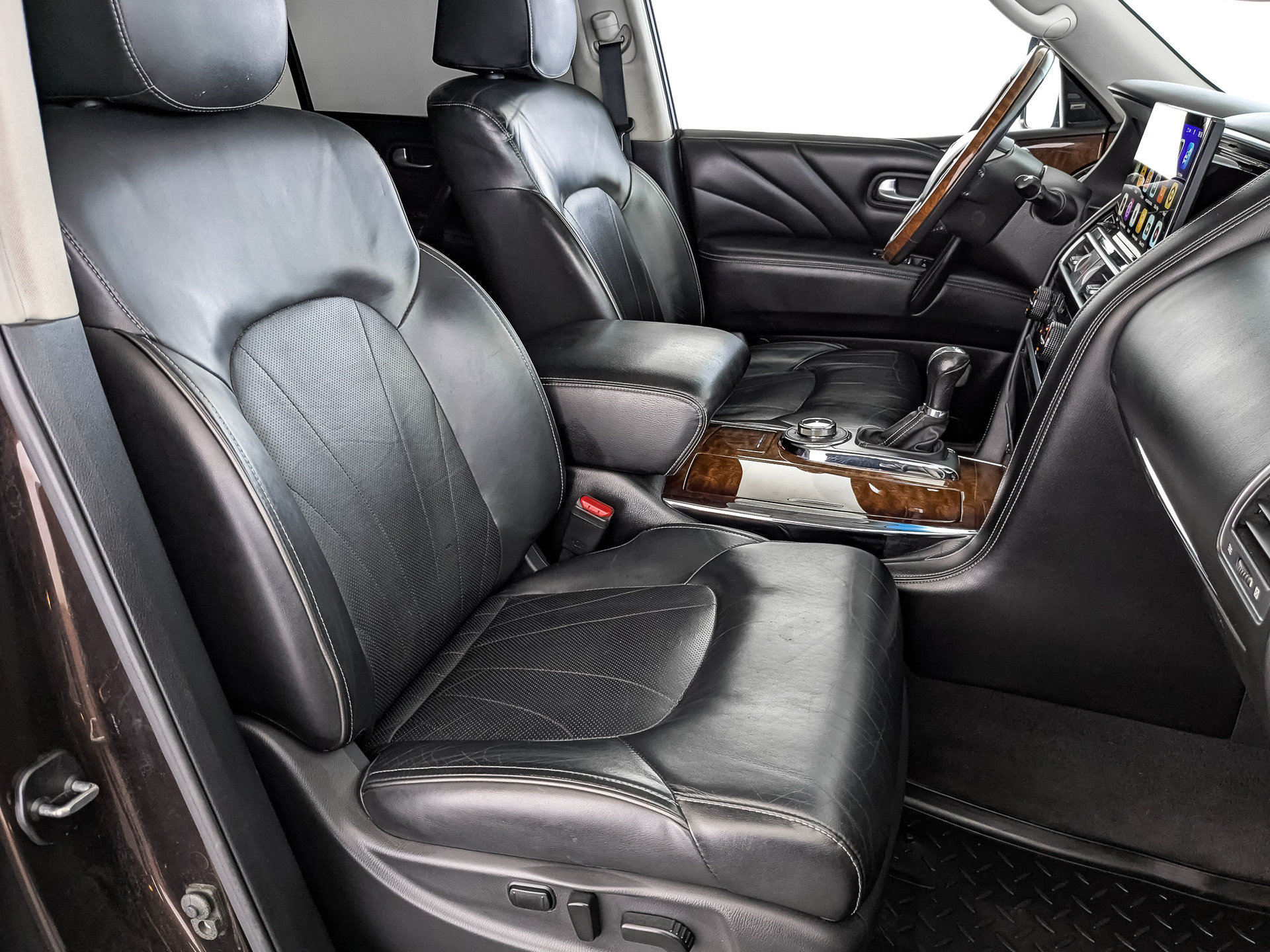 INFINITI QX80 5.60 (405 л.с), автомат, 2017, пробег 125 973 км