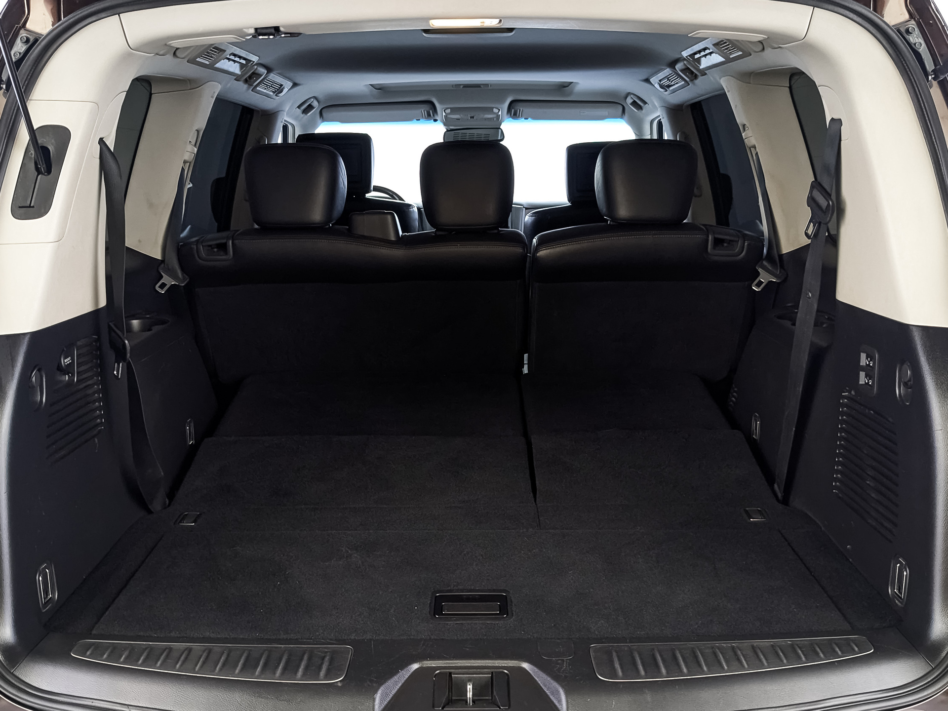 INFINITI QX80 5.60 (405 л.с), автомат, 2017, пробег 125 973 км