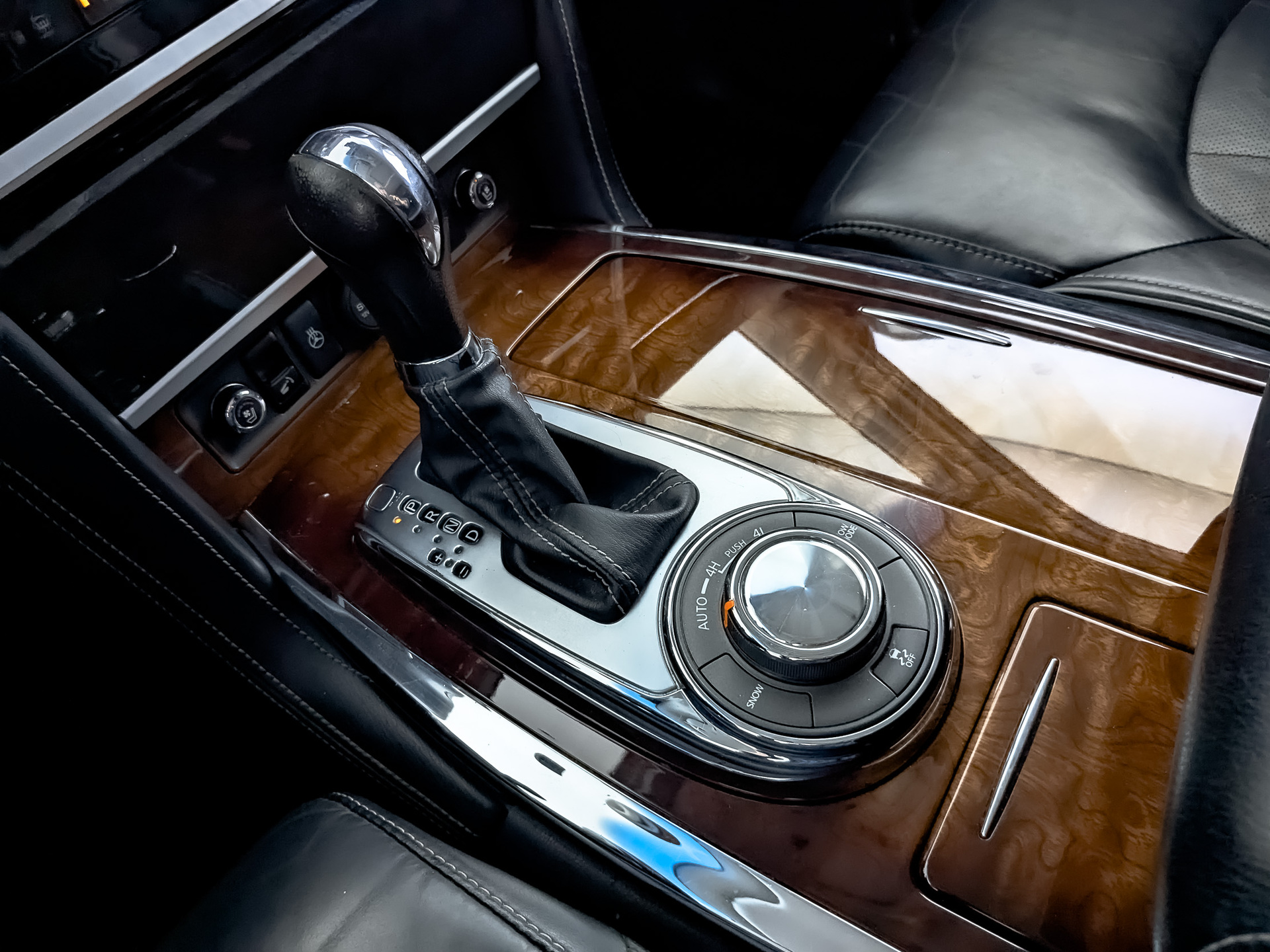 INFINITI QX80 5.60 (405 л.с), автомат, 2017, пробег 125 973 км