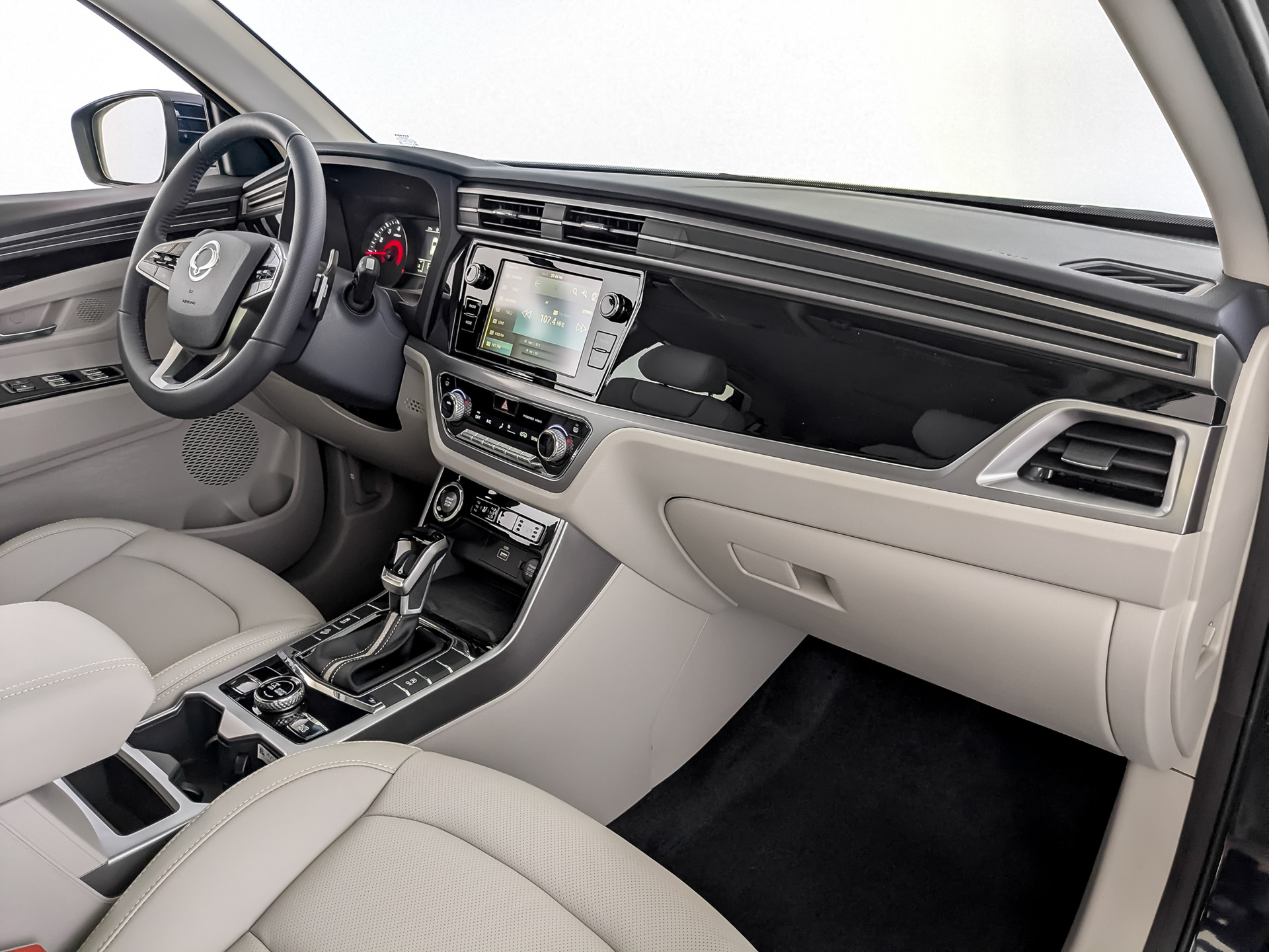 Фото KGM Korando Icon 1.5T/163 6AT 4WD