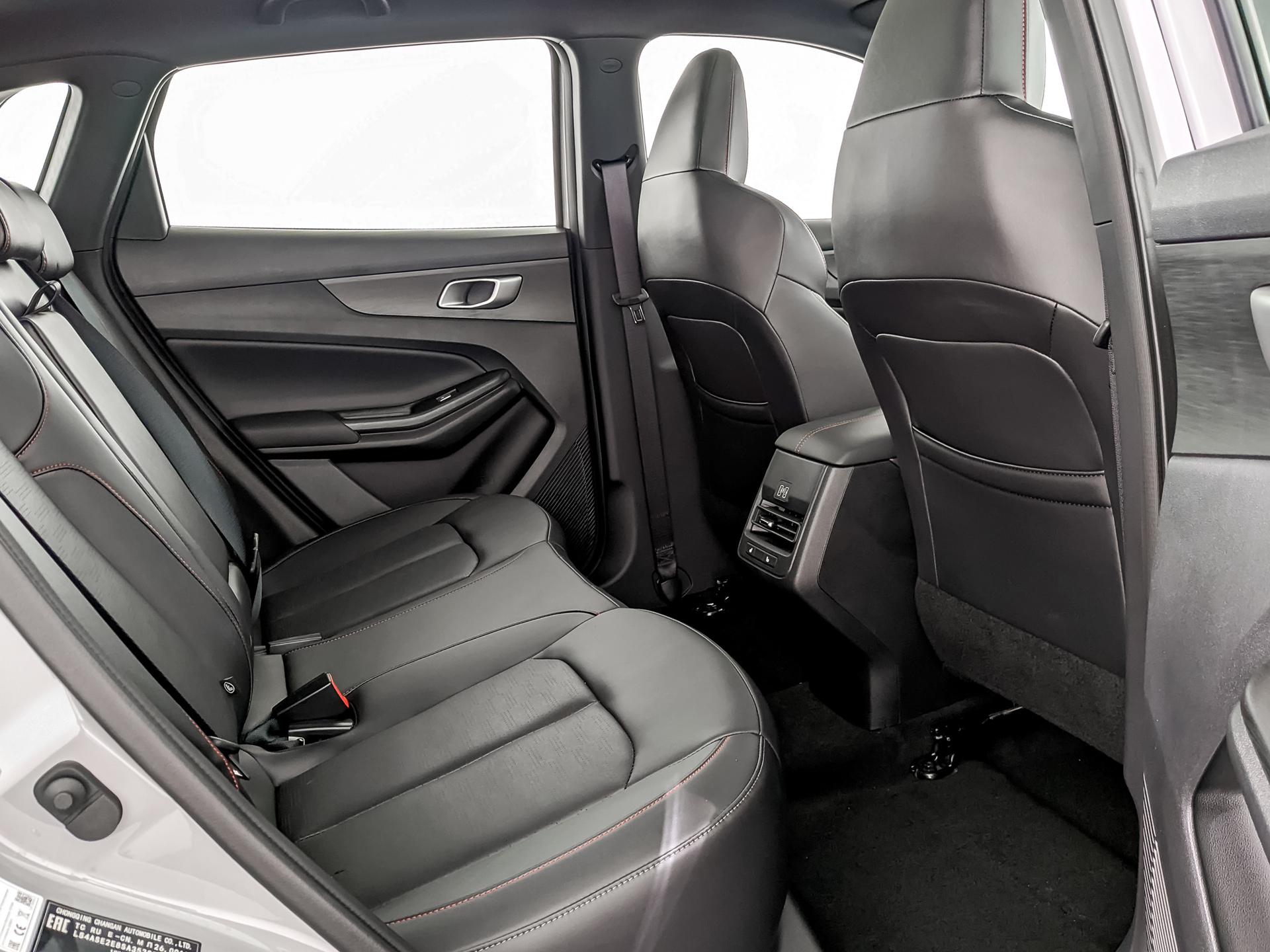 Фото Changan UNI-S Техно+ 1.5T/181 7RT Передний привод