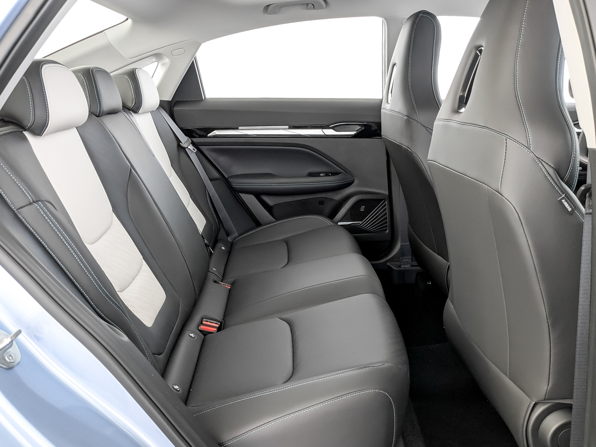 Фото Livan S6 Pro Luxury 1.5T/147 7RТ 4D