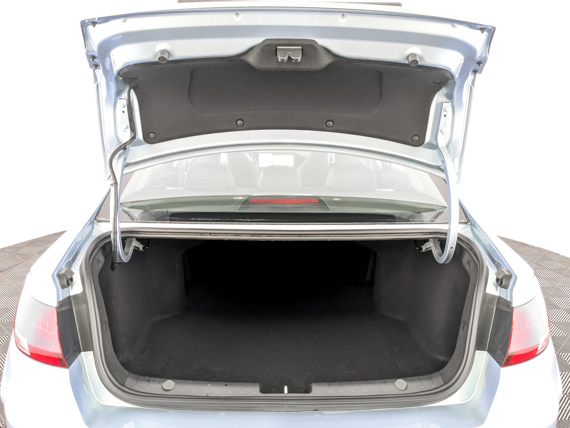 Фото Livan S6 Pro Luxury 1.5T/147 7RТ 4D