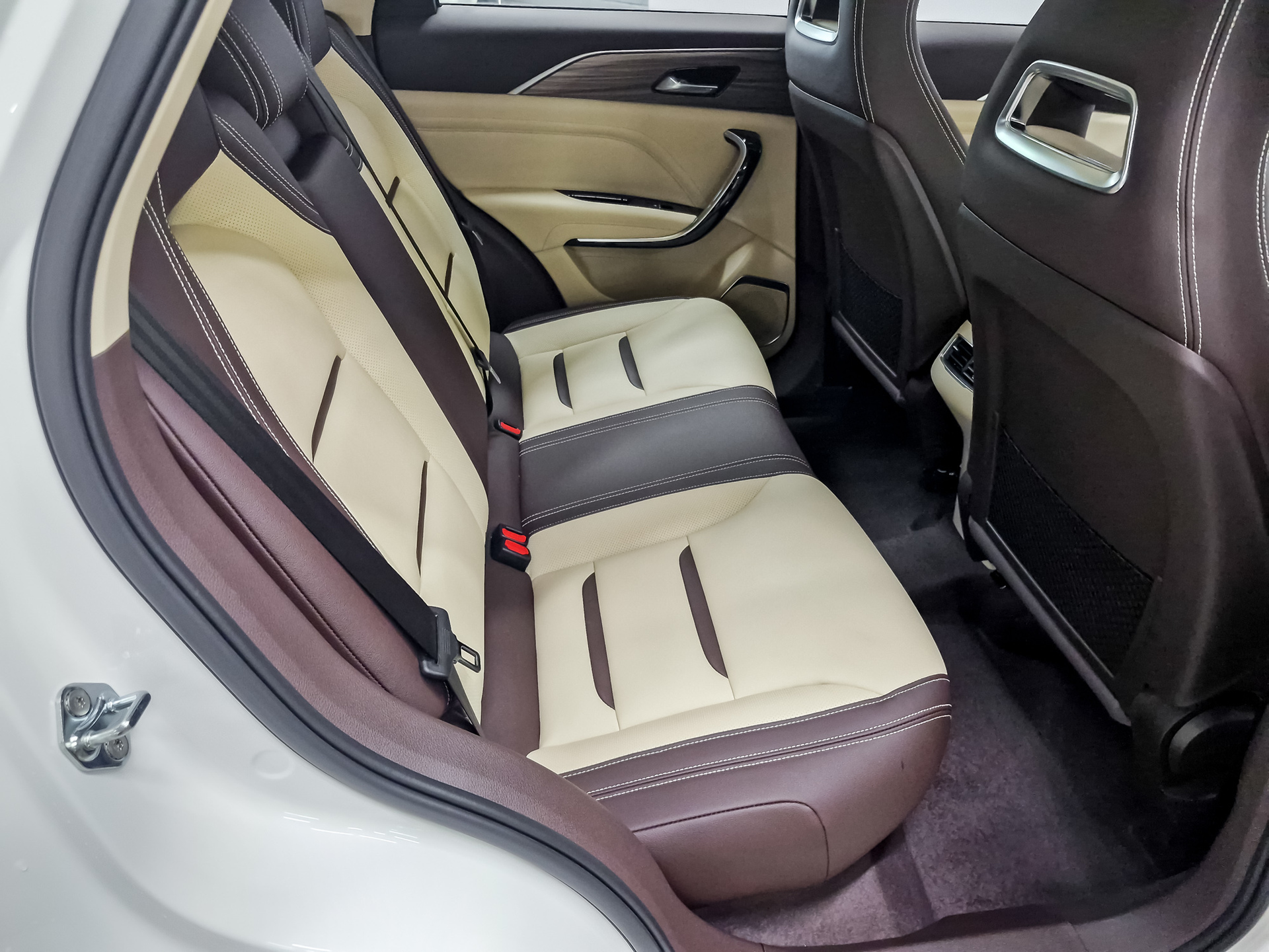 Фото FAW Bestune T77 Prestige Plus 1.5T/160 7RT 2WD