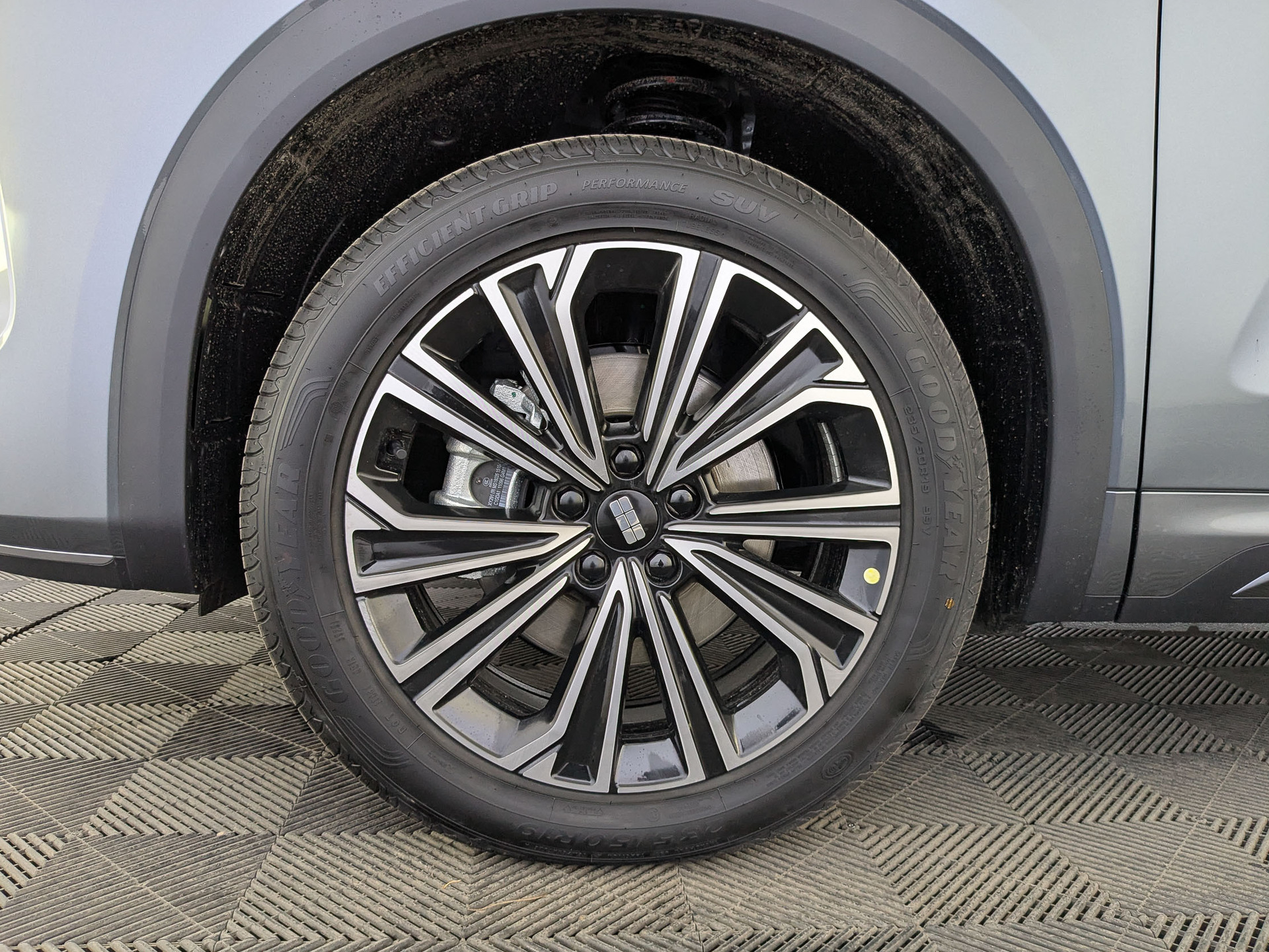 Фото Geely EX5 EM-i PHEV Max 1.5H/167 DHT 18.4кВт 2WD