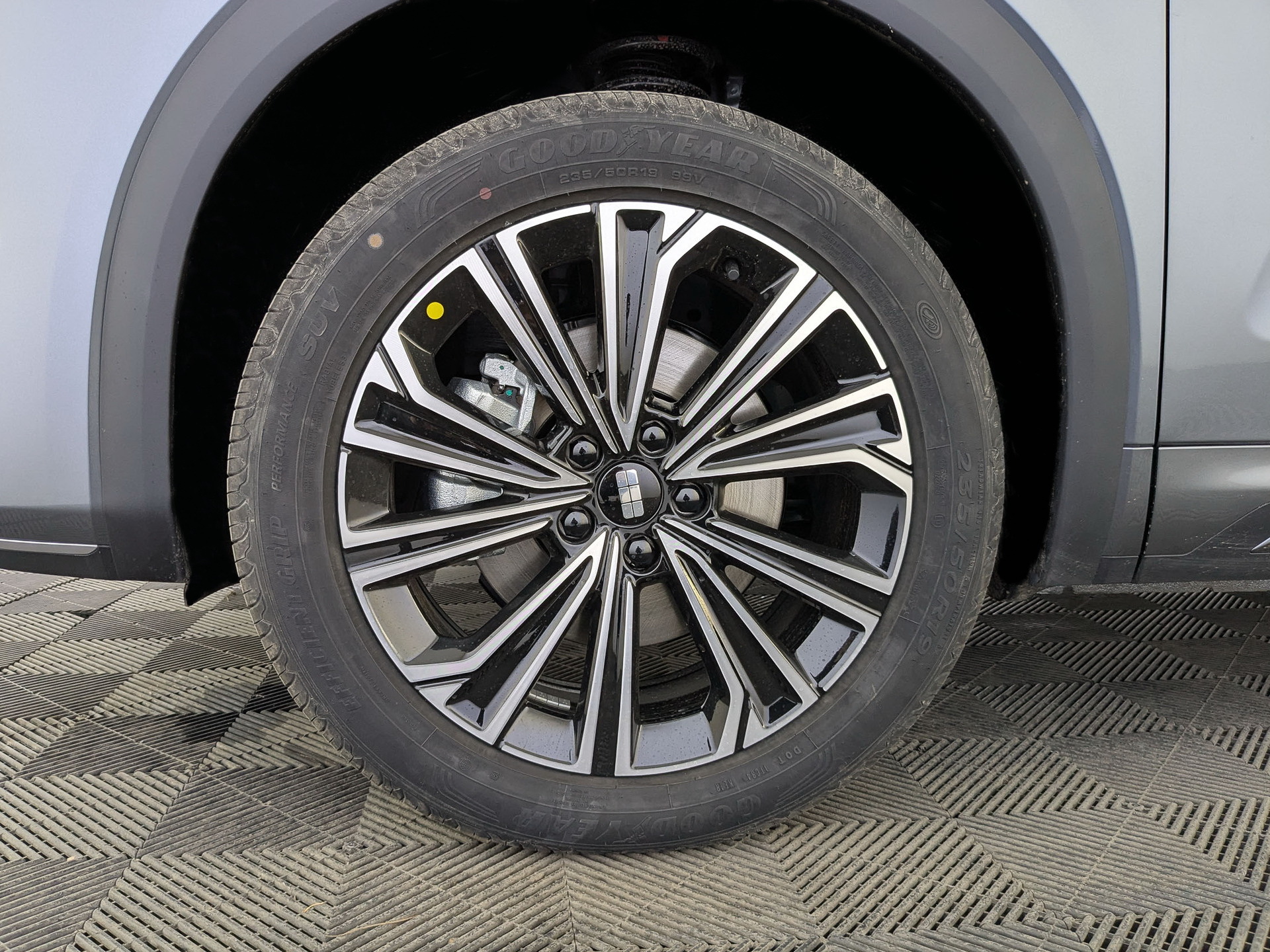 Фото Geely EX5 EM-i PHEV Max 1.5H/167 DHT 18.4кВт 2WD