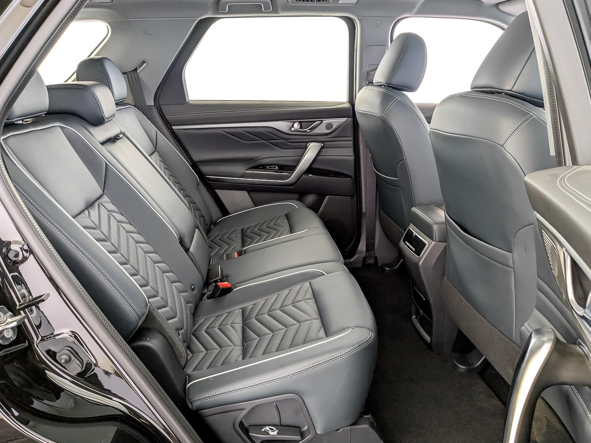 Фото Changan CS95FL Техно Black Edition 2.0T/226 8AT Полный привод