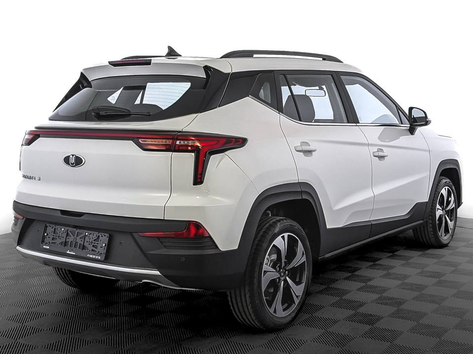 Москвич 3 Стандарт Плюс 1.5T/136 CVT 5D