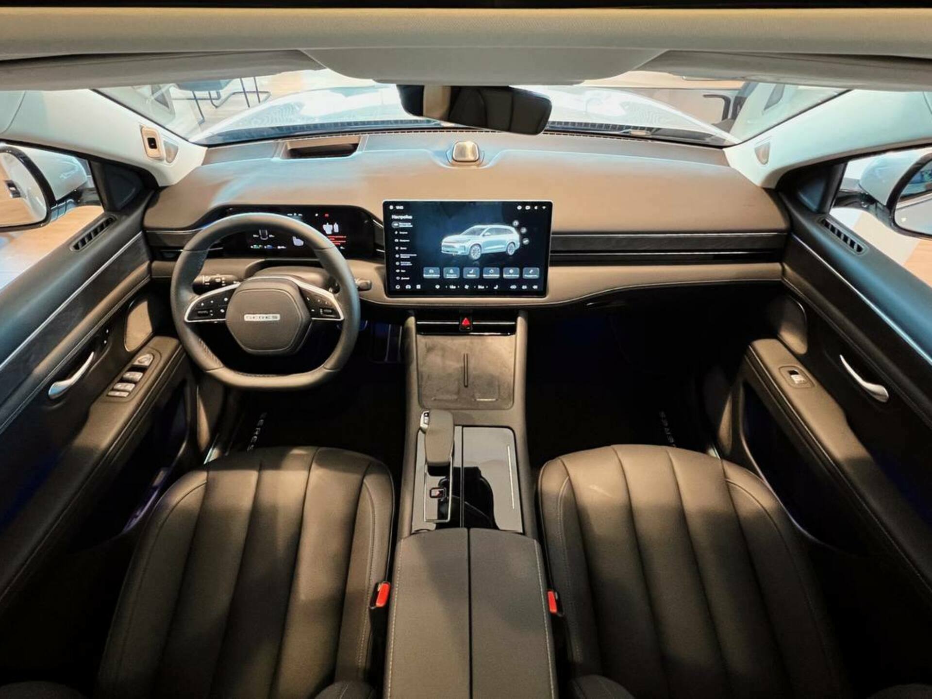 Фото Seres M7 MAX 5 Seats 1.5ELH/439 40кВт 4WD