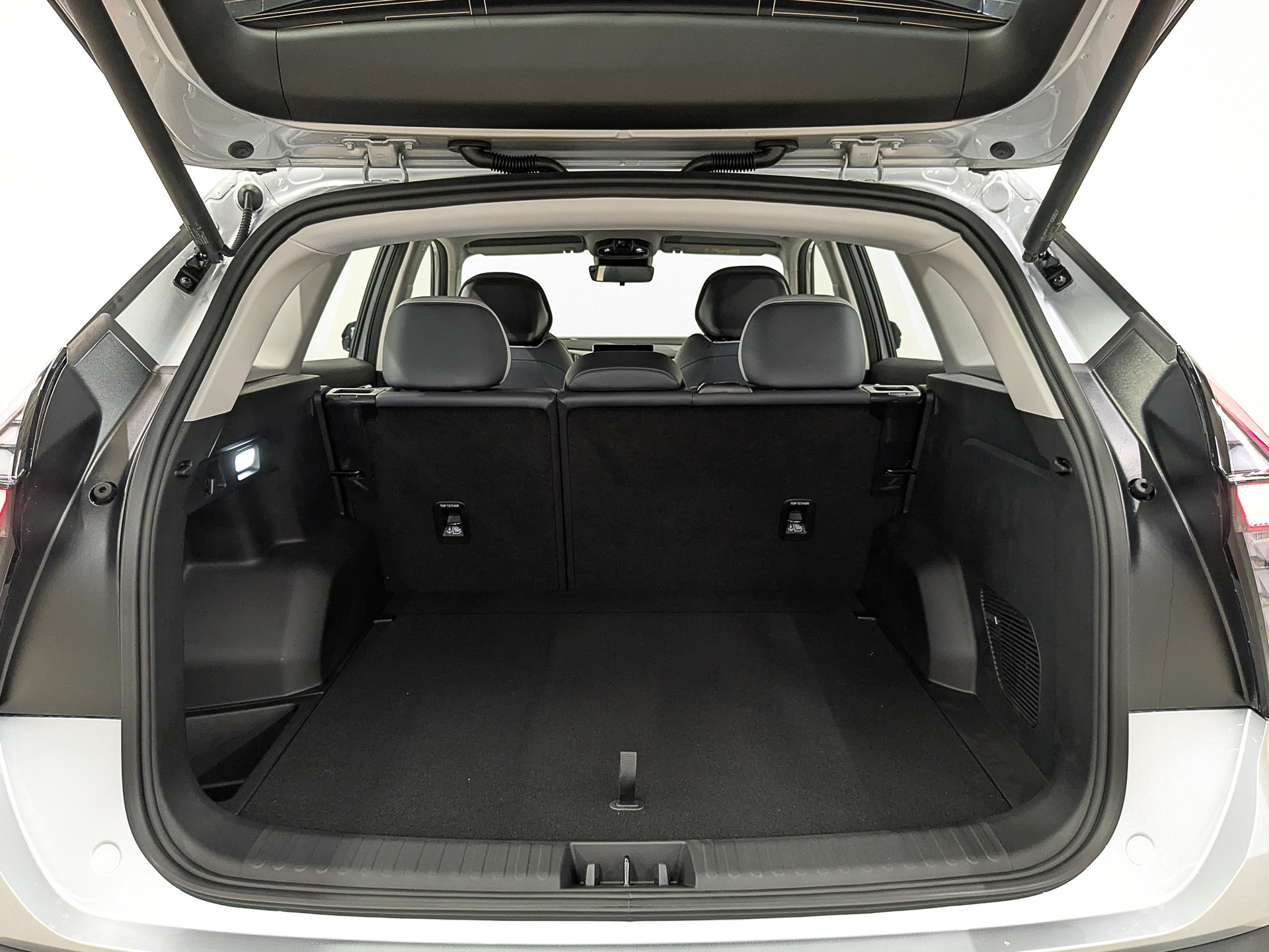 Фото Geely Atlas Flagship 2.0T/200 8AT 4WD