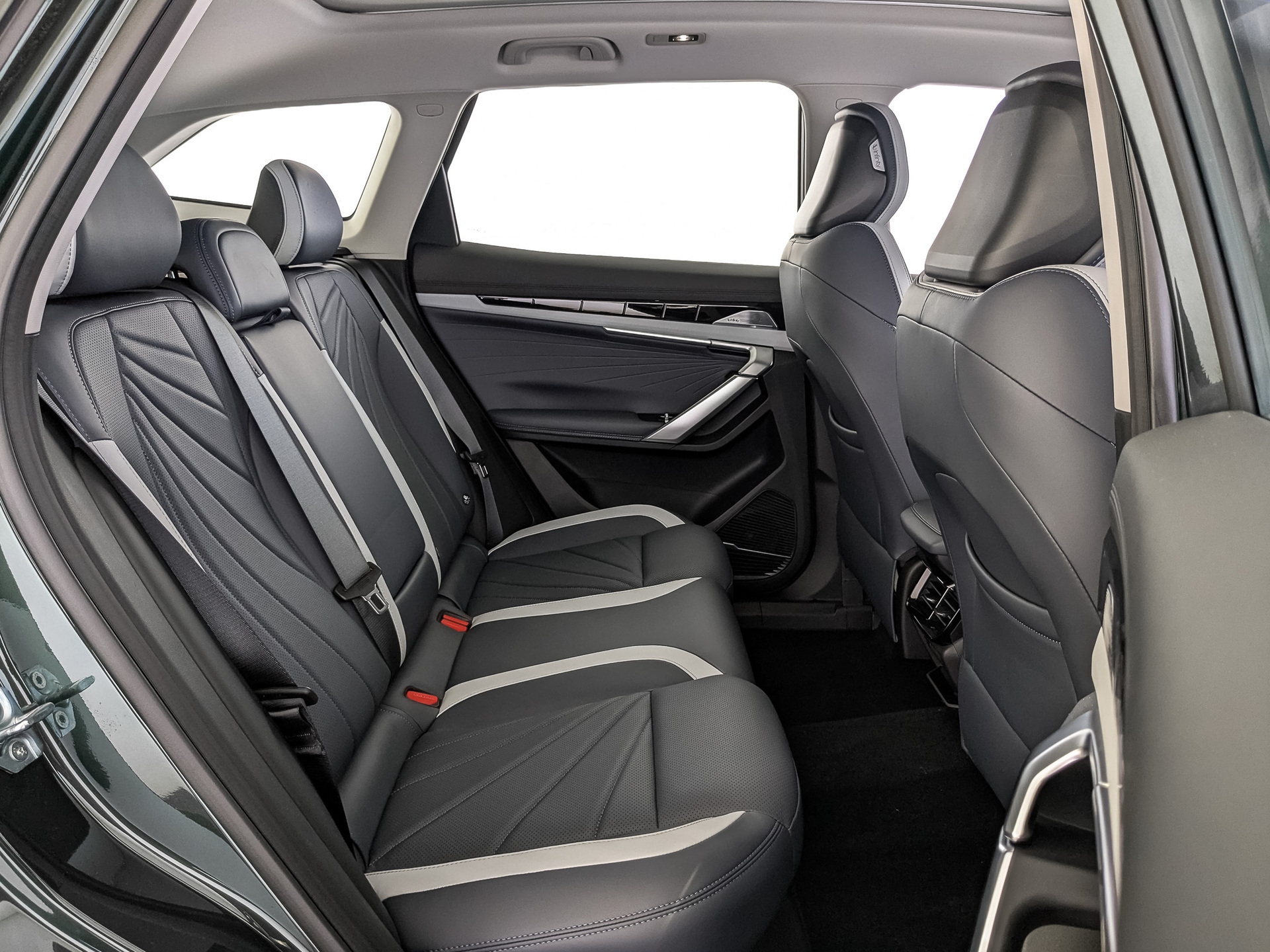 Фото Geely Atlas Flagship 2.0T/200 8AT 4WD