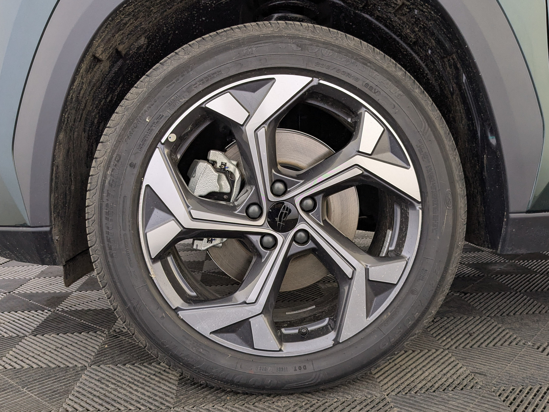 Фото Geely Atlas Flagship 2.0T/200 8AT 4WD