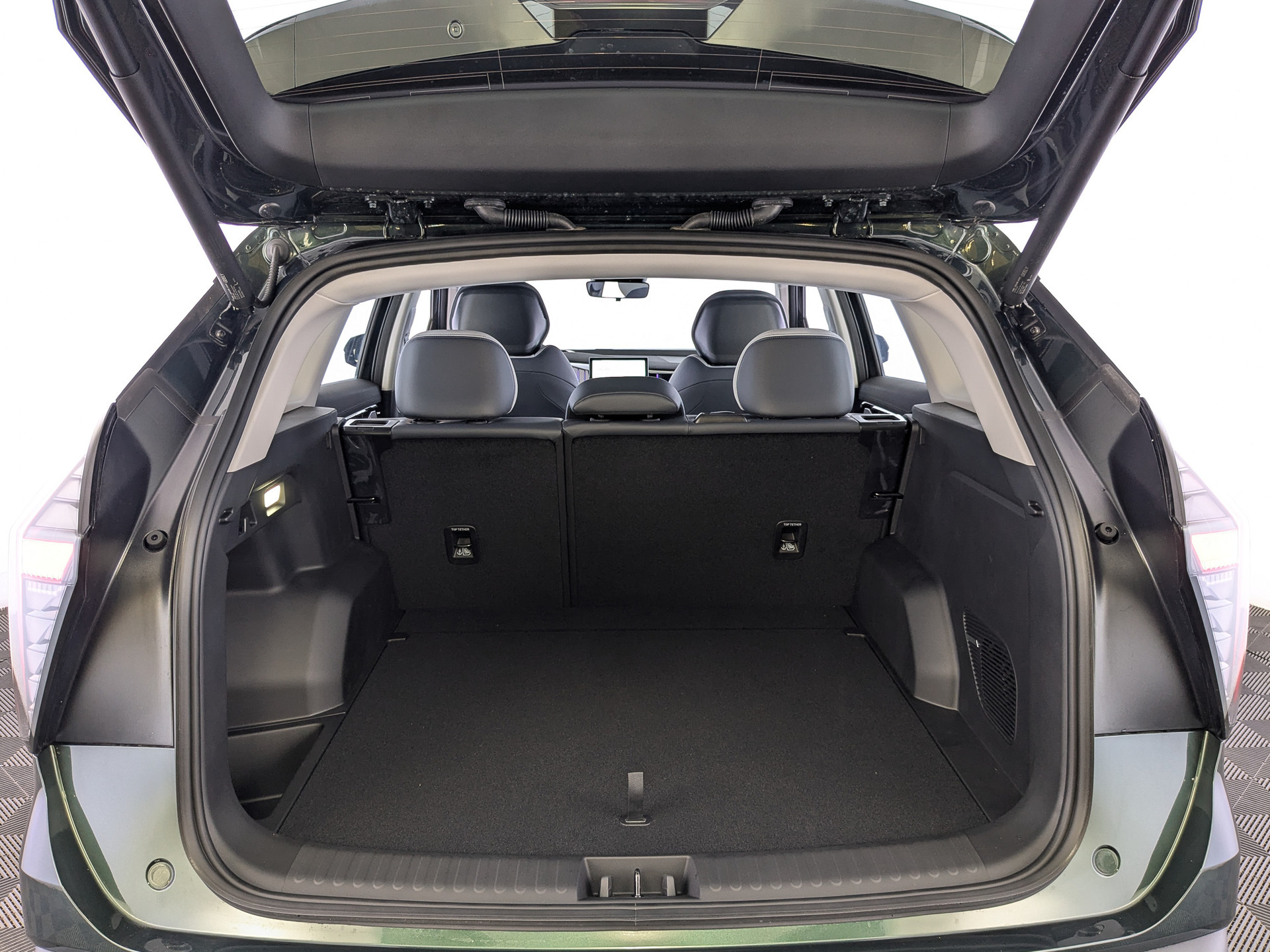 Фото Geely Atlas Flagship 2.0T/200 8AT 4WD