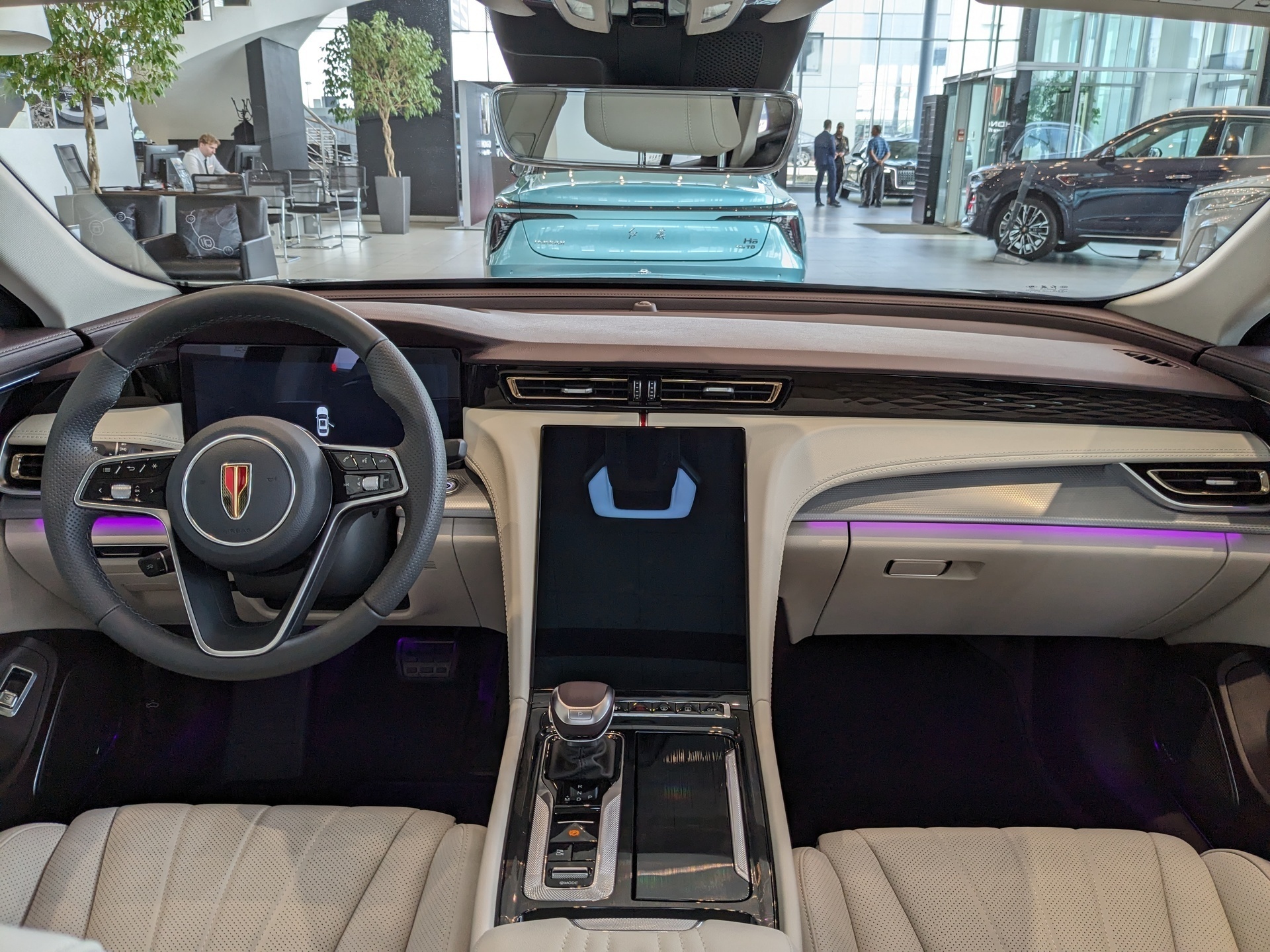 Фото Hongqi H5 Deluxe 2.0T/218 8AT 4D