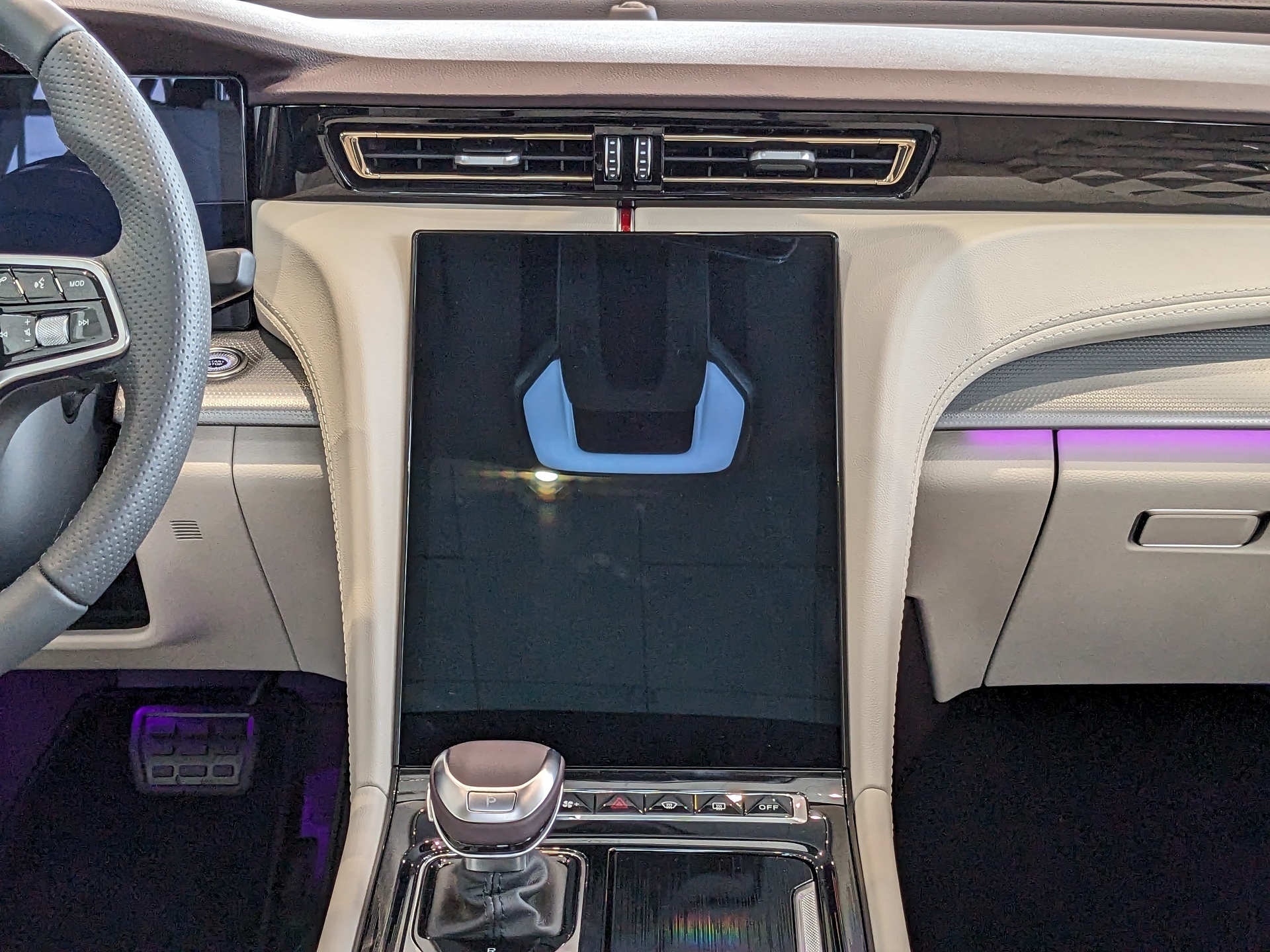 Фото Hongqi H5 Deluxe 2.0T/218 8AT 4D