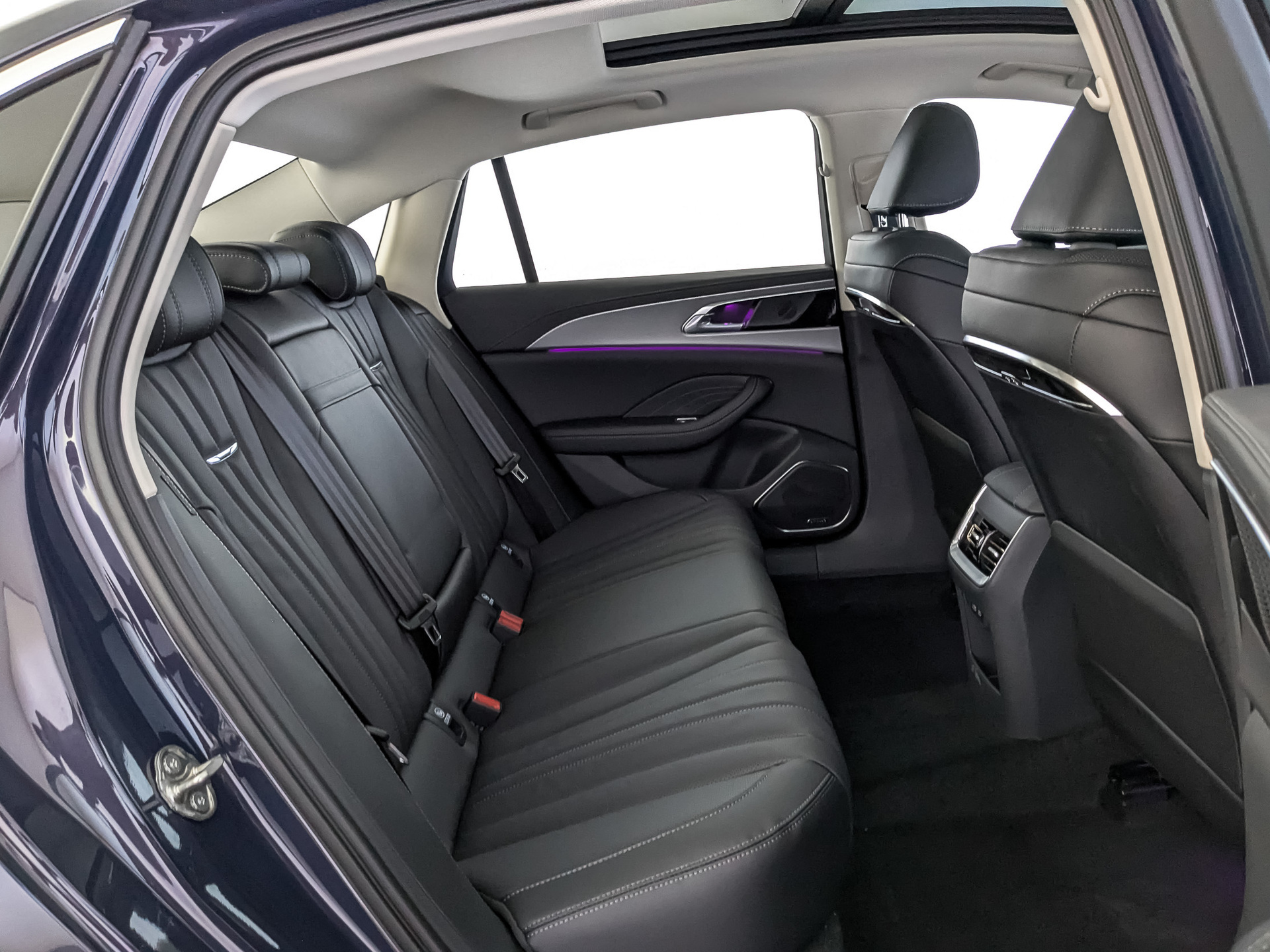 Фото Hongqi H5 Deluxe 2.0T/218 8AT 4D