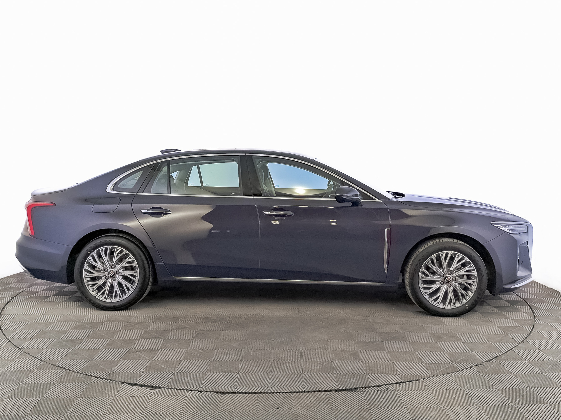Фото Hongqi H5 Deluxe 2.0T/218 8AT 4D