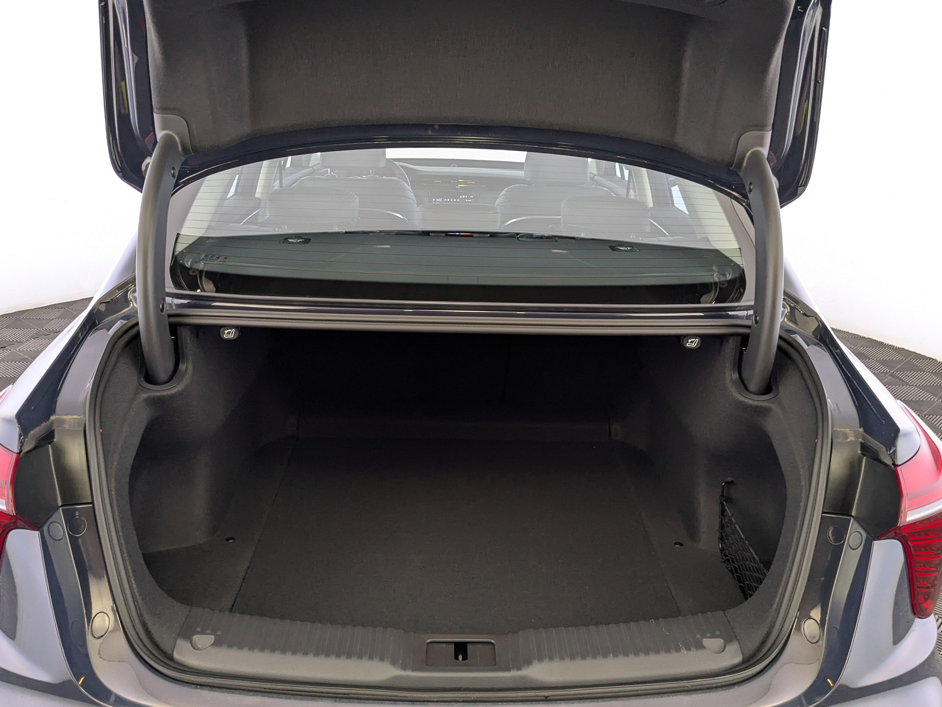 Фото Hongqi H5 Deluxe 2.0T/218 8AT 4D